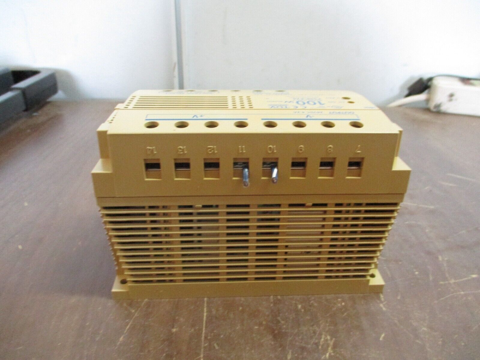 IDEC Power Supply PS5R-E24 100W Input: 100-120VAC @ 2.5A, 200-240VAC @ 1.5A Used