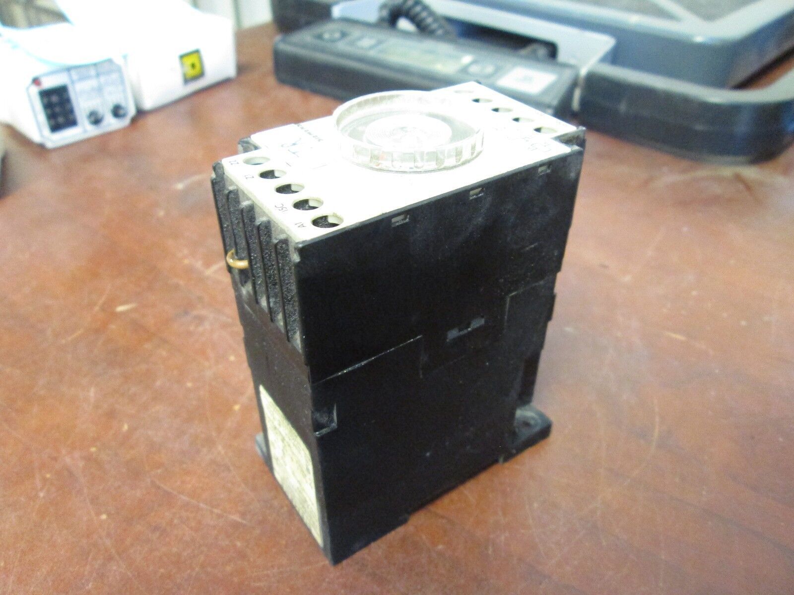 Siemens Timing Relay 7PU1540-8AK23 120-127VAC 50/60Hz 1.5-15sec Range Used