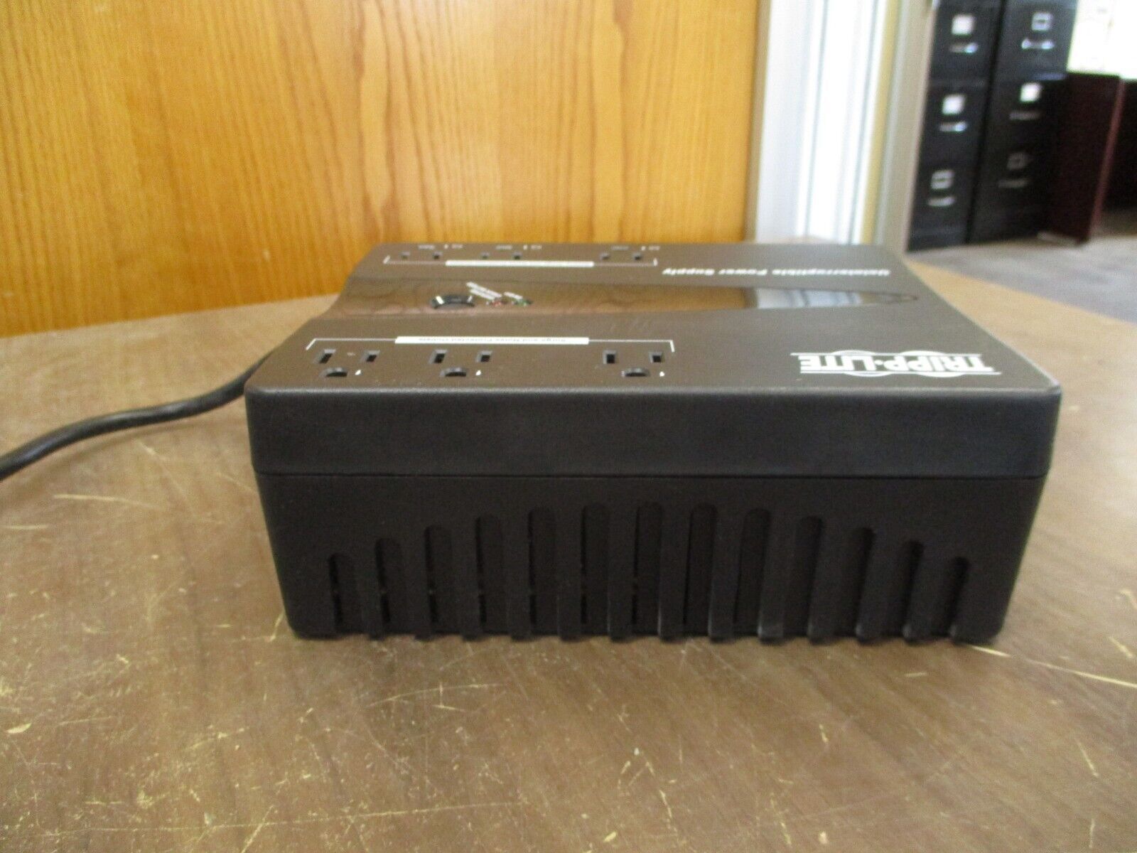 Tripp-Lite UPS BC350 Input: 120V 60Hz 10A Output: 115V 60Hz 180W 350VA Used
