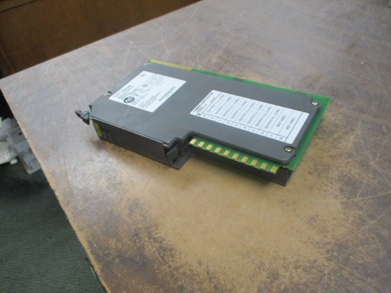 Allen-Bradley Analog Output Module 1771-OFE2/B Ser. B Rev. AB2 F/W Rev: B Used