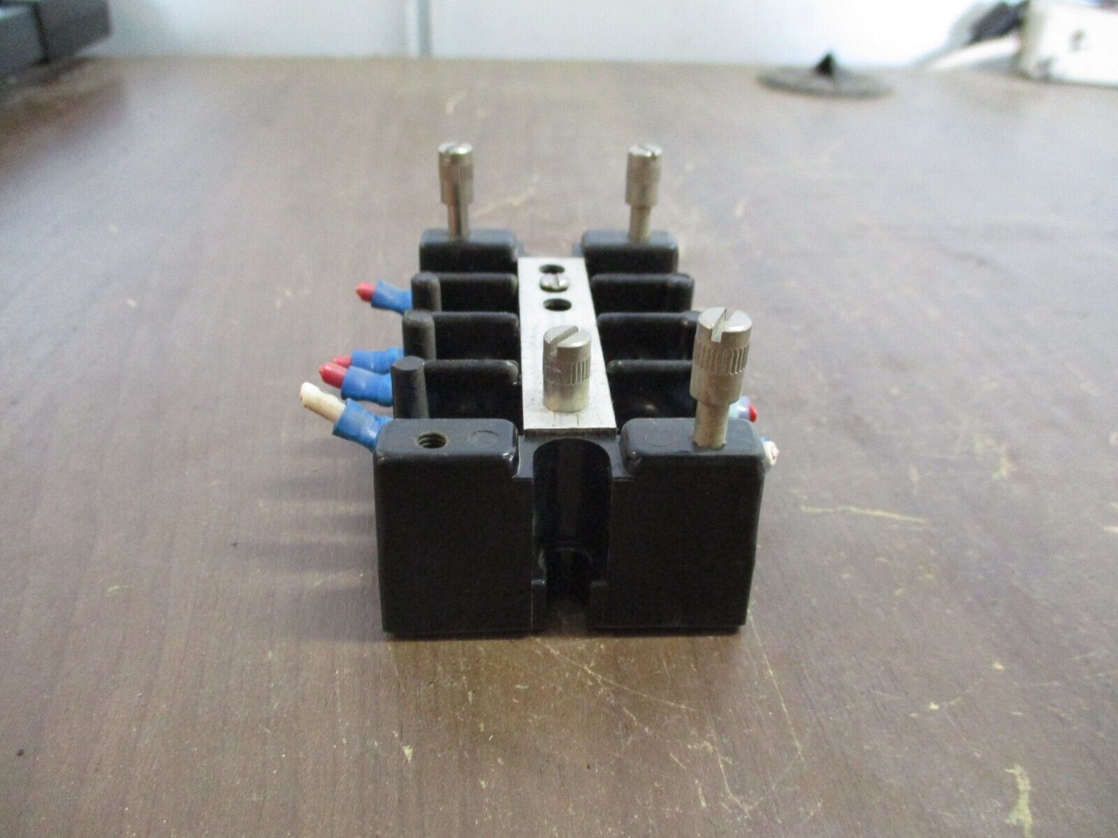 Marathon Terminal Block 1504 SC 72769 75A 600V *Missing (1) Screw* Used