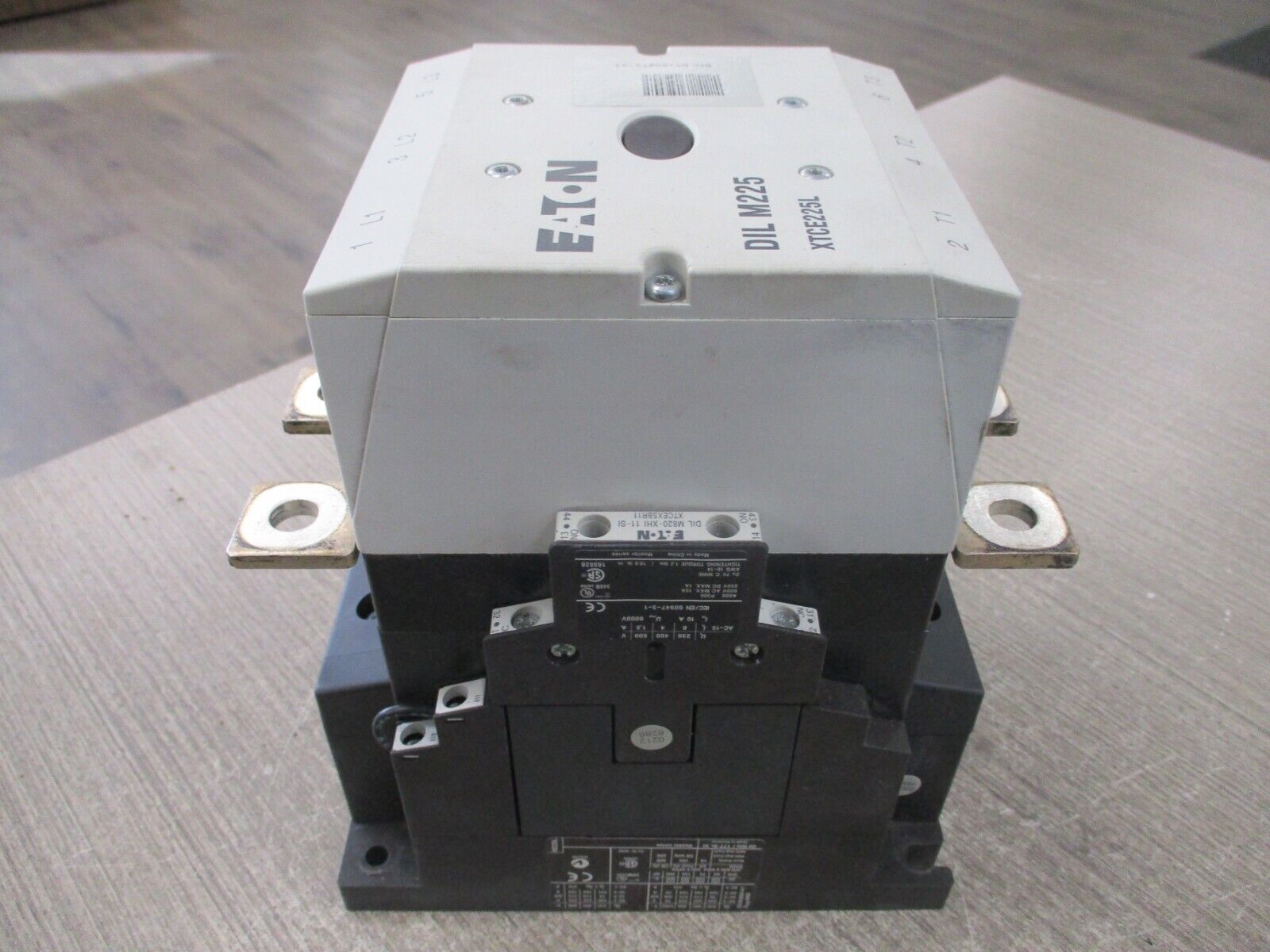 Eaton DIL M225 Contactor XTCE225L 24-48VDC Coil 250A 600V 3Ph Used