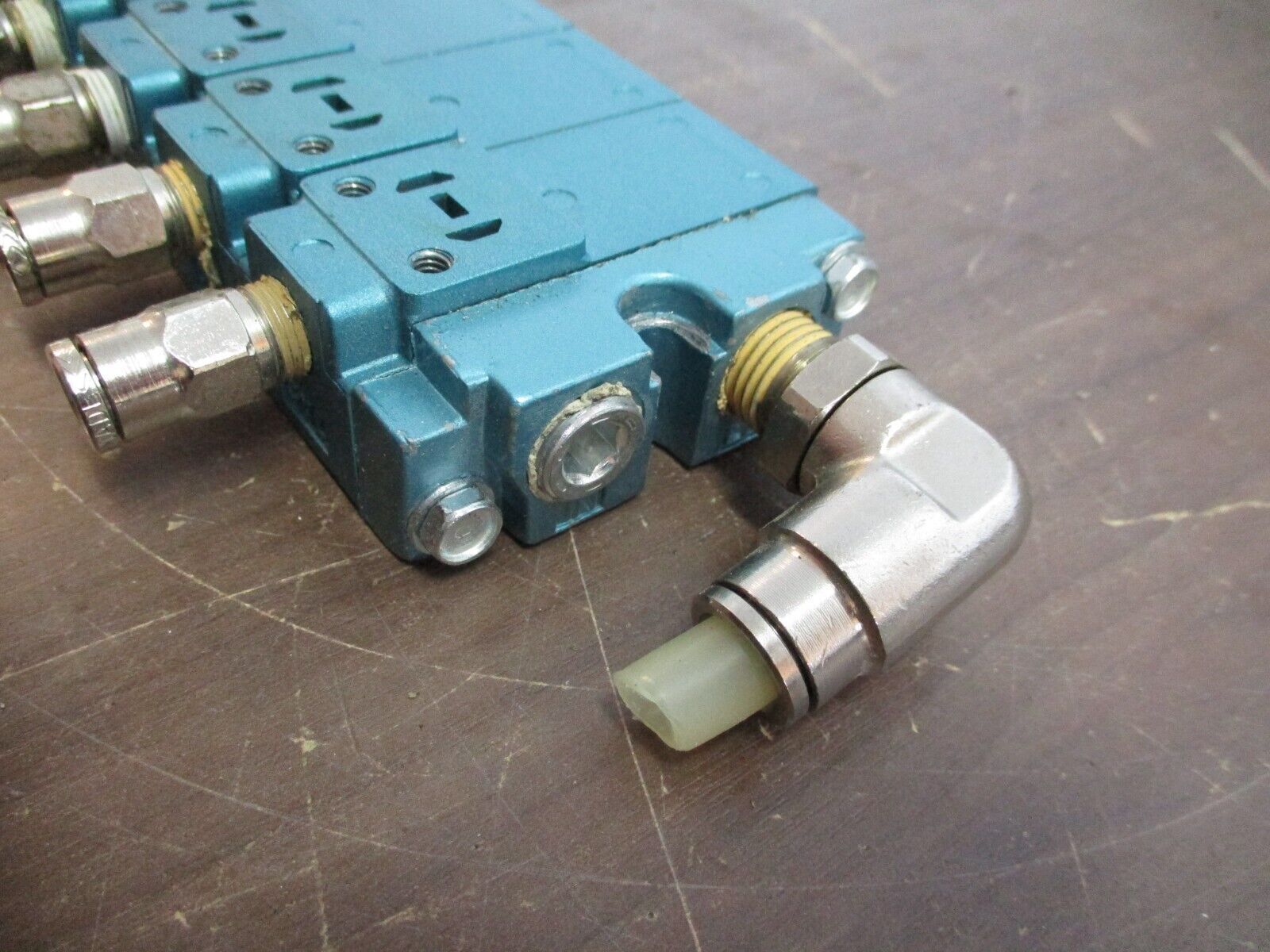 MAC Valve Manifold 12-Slot Used