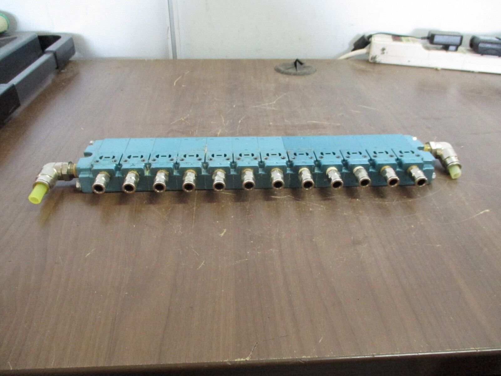 MAC Valve Manifold 12-Slot Used