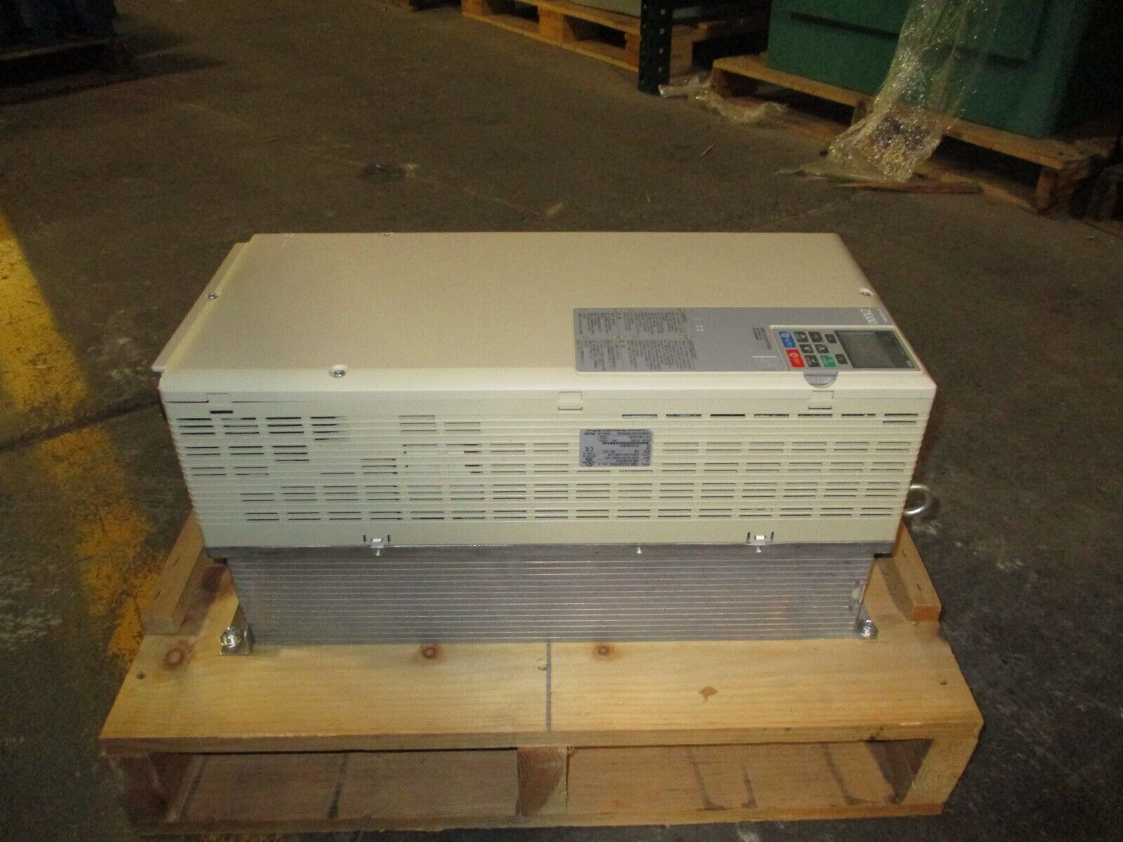 Yaskawa Z1000 AC Drive CIMR-ZU2A0075FAA Rev. A 25HP 3Ph w/ Keypad Used