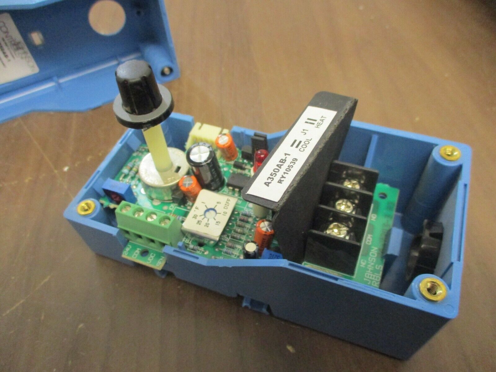 Johnson Controls Temperature Controls A350AB-1 Rev. R Used