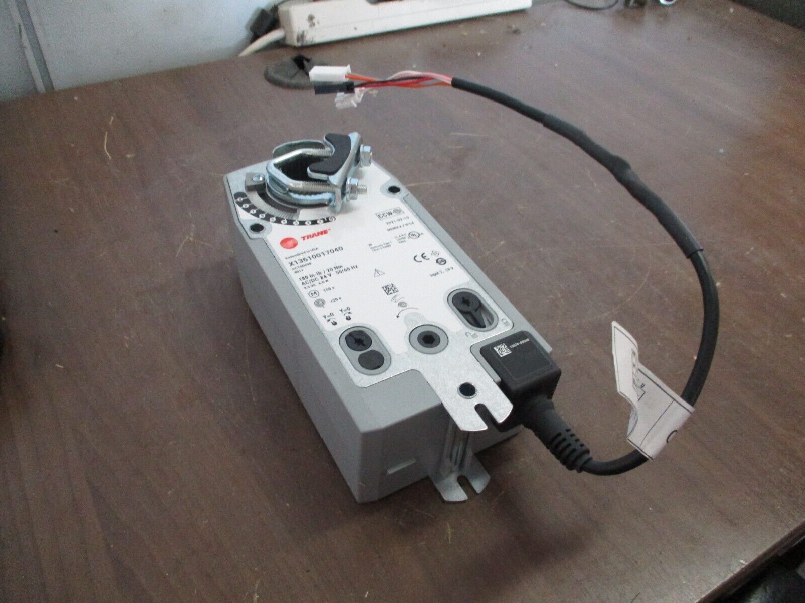 Trane Actuator X13610017040 180 in-lb 24V AC/DC Nema 2 *No Key* Used