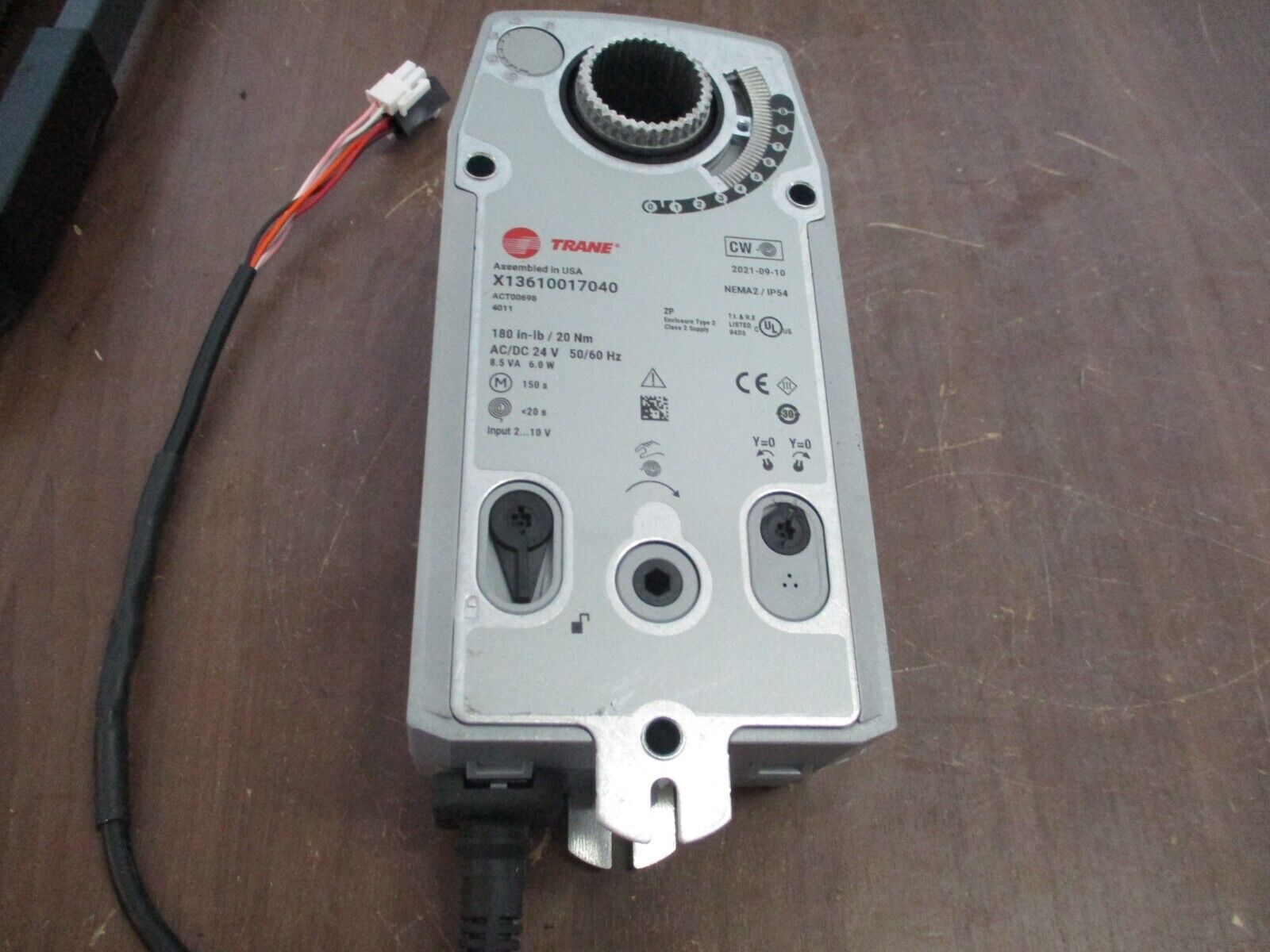 Trane Actuator X13610017040 180 in-lb 24V AC/DC Nema 2 *No Key* Used