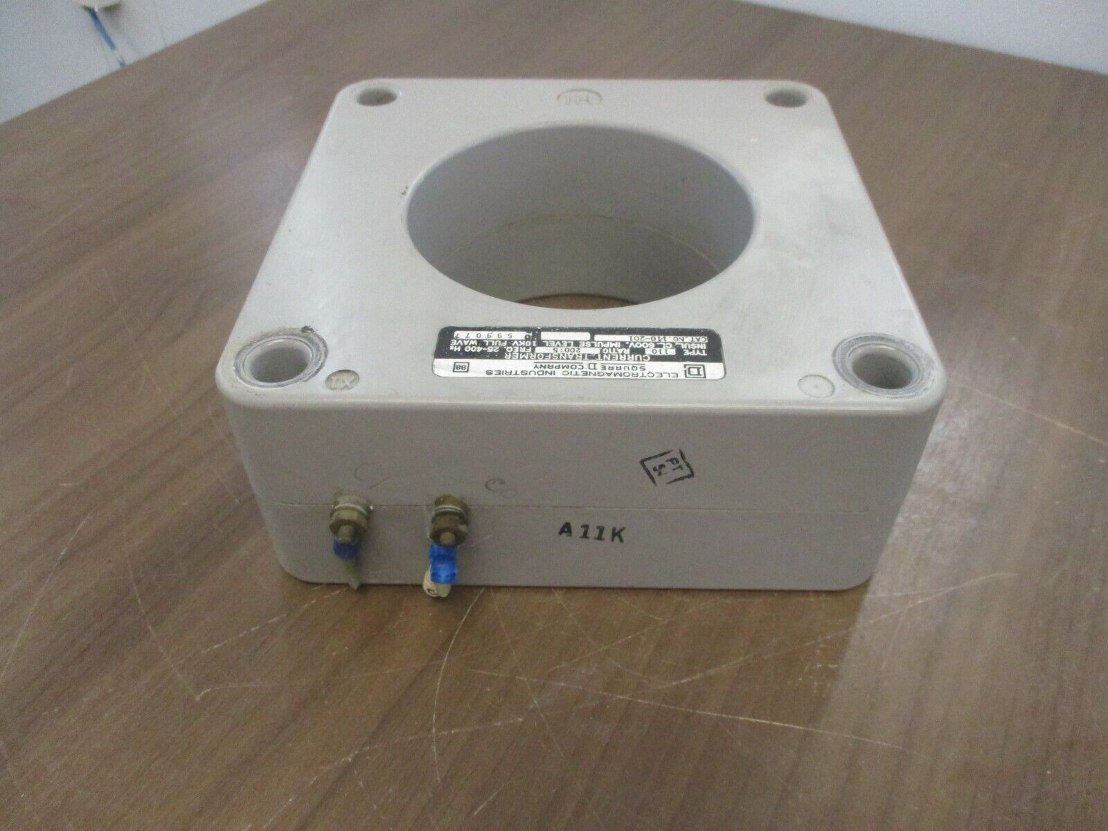 Square D Current Transformer 110-201 Ratio 200:5A 600V 25-400Hz Used