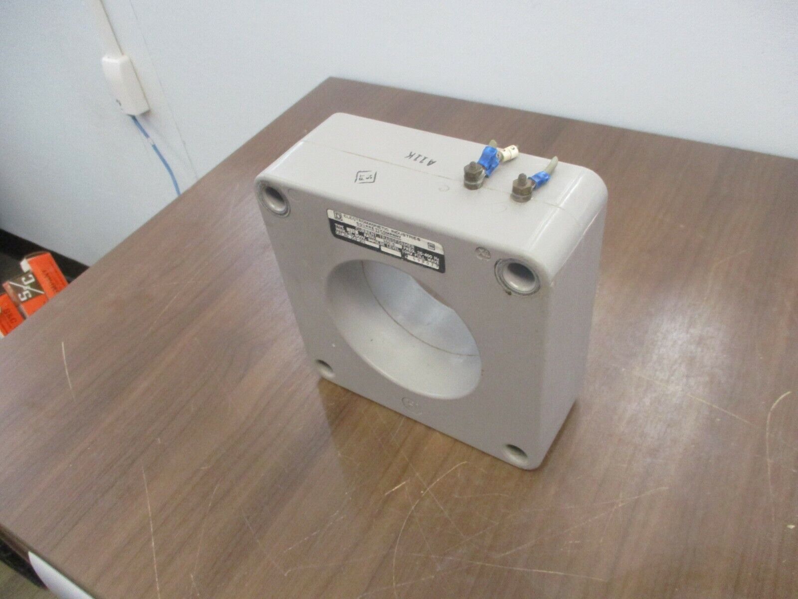 Square D Current Transformer 110-201 Ratio 200:5A 600V 25-400Hz Used