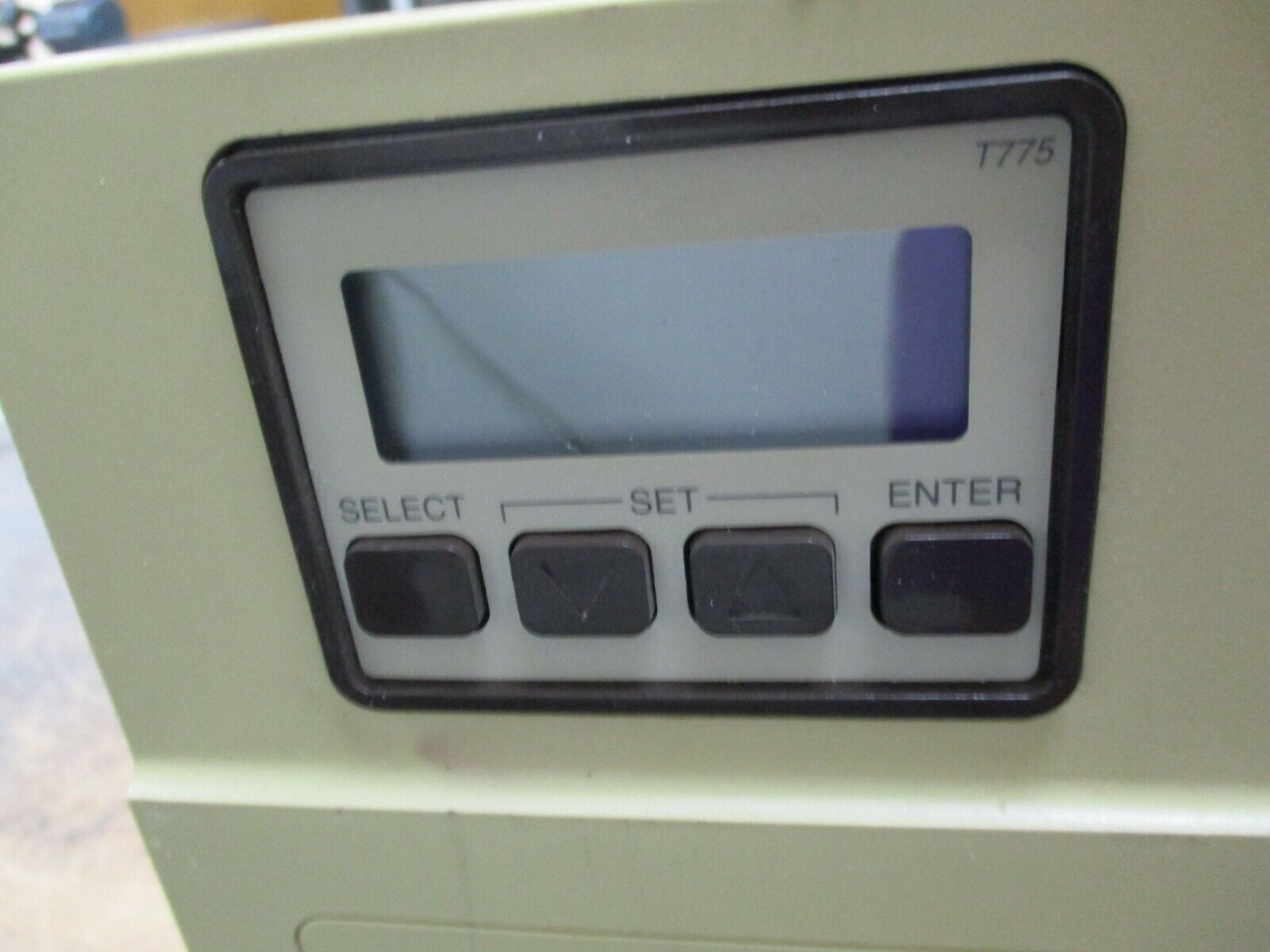 Honeywell Temperature Control T775E1098 24/120/240V *Missing Cover Screw* Used