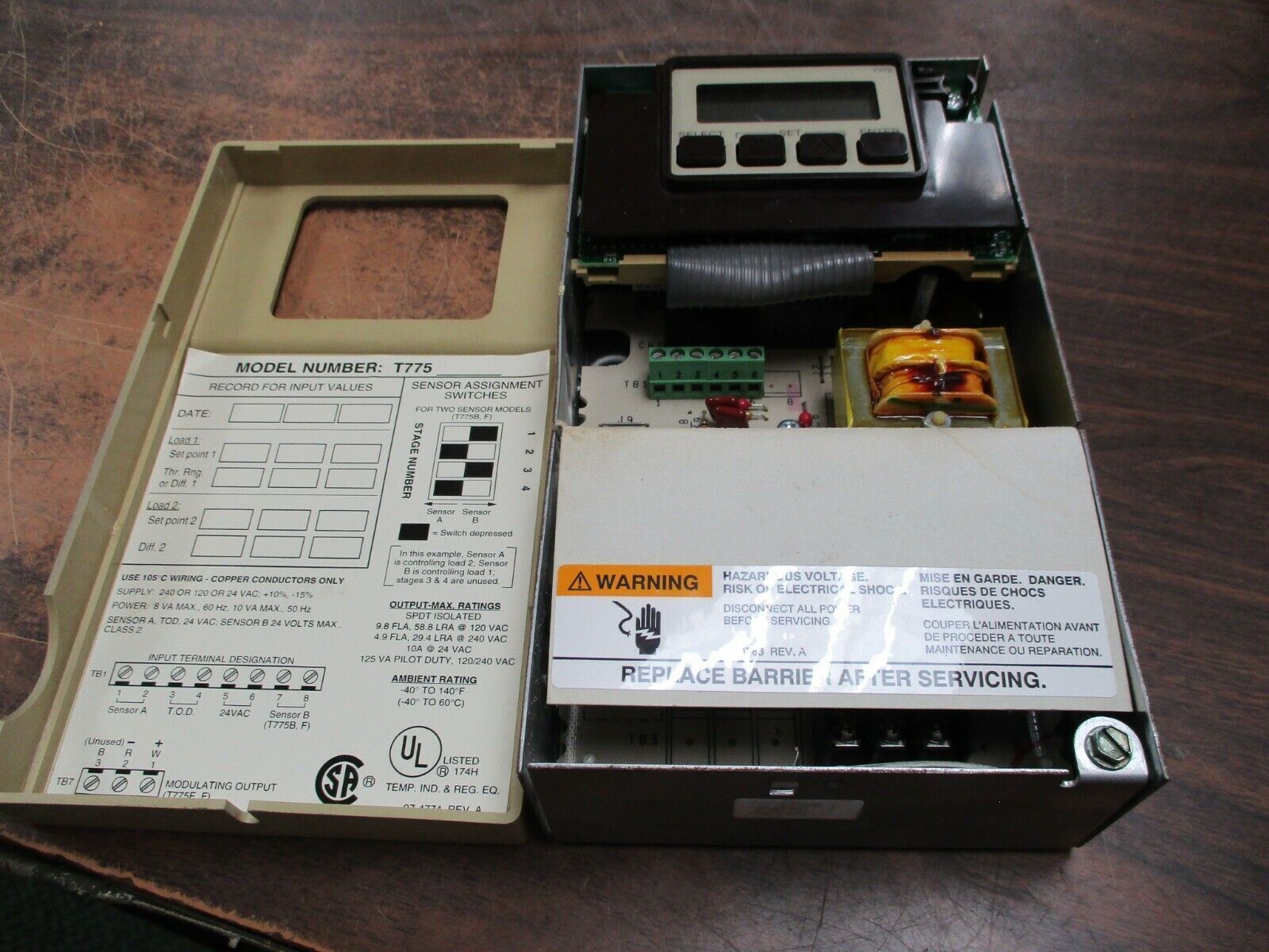 Honeywell Temperature Control T775E1098 24/120/240V *Missing Cover Screw* Used