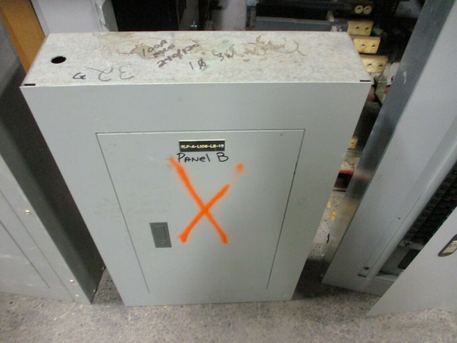 Illinois Switchboard Corp. Main Lug Breaker Panel 349926 100A Max 240/120V 3Ph
