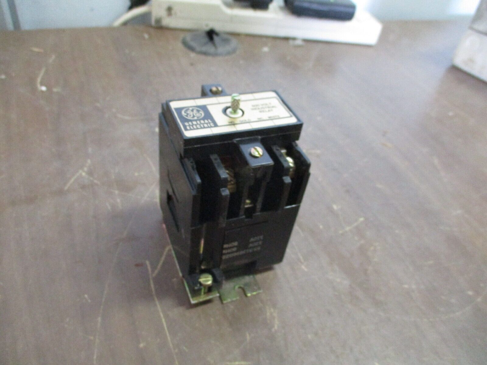 GE Industrial Relay CR120B01122 120V Coil 10A 600V New Surplus