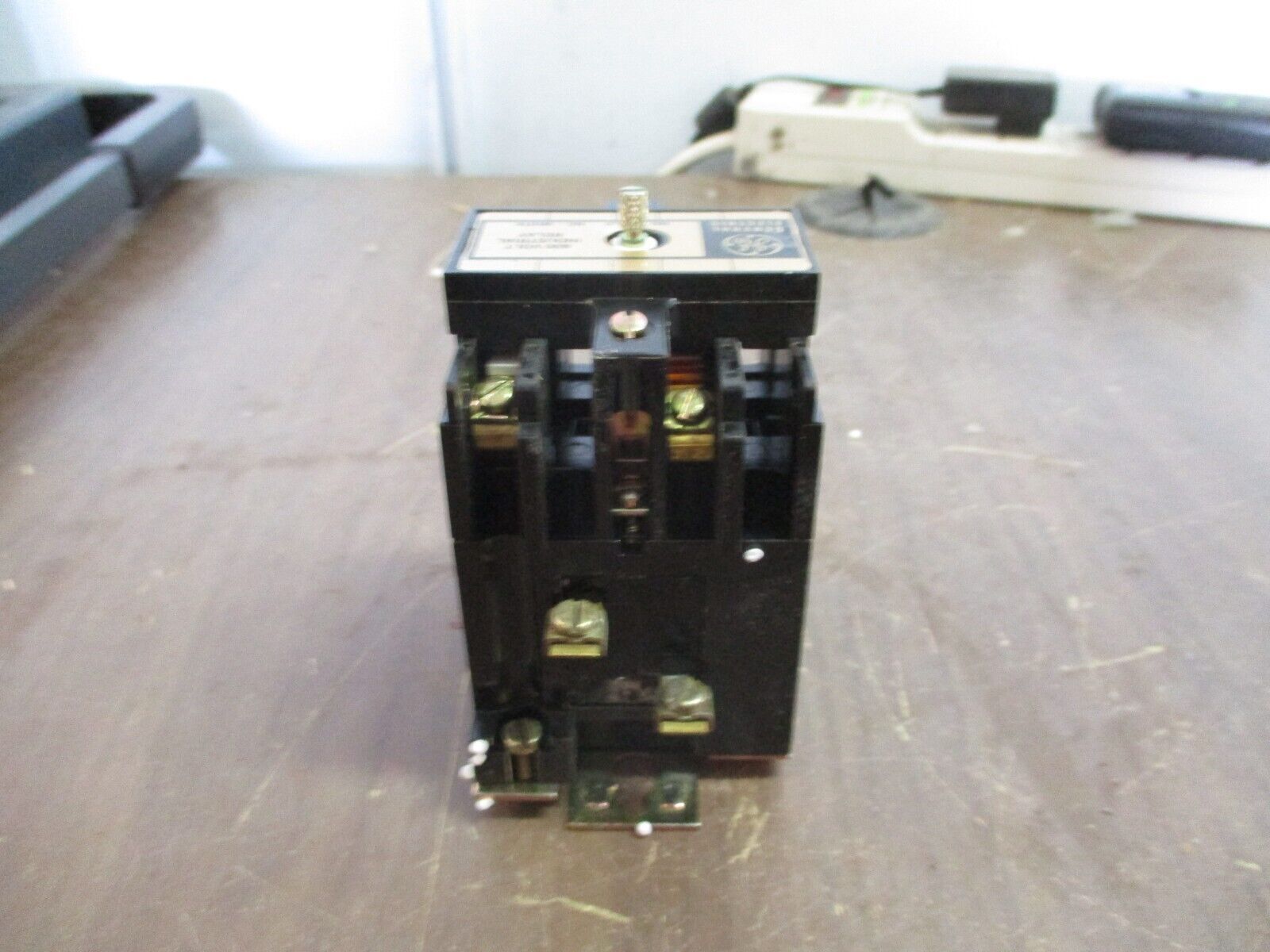 GE Industrial Relay CR120B01122 120V Coil 10A 600V New Surplus