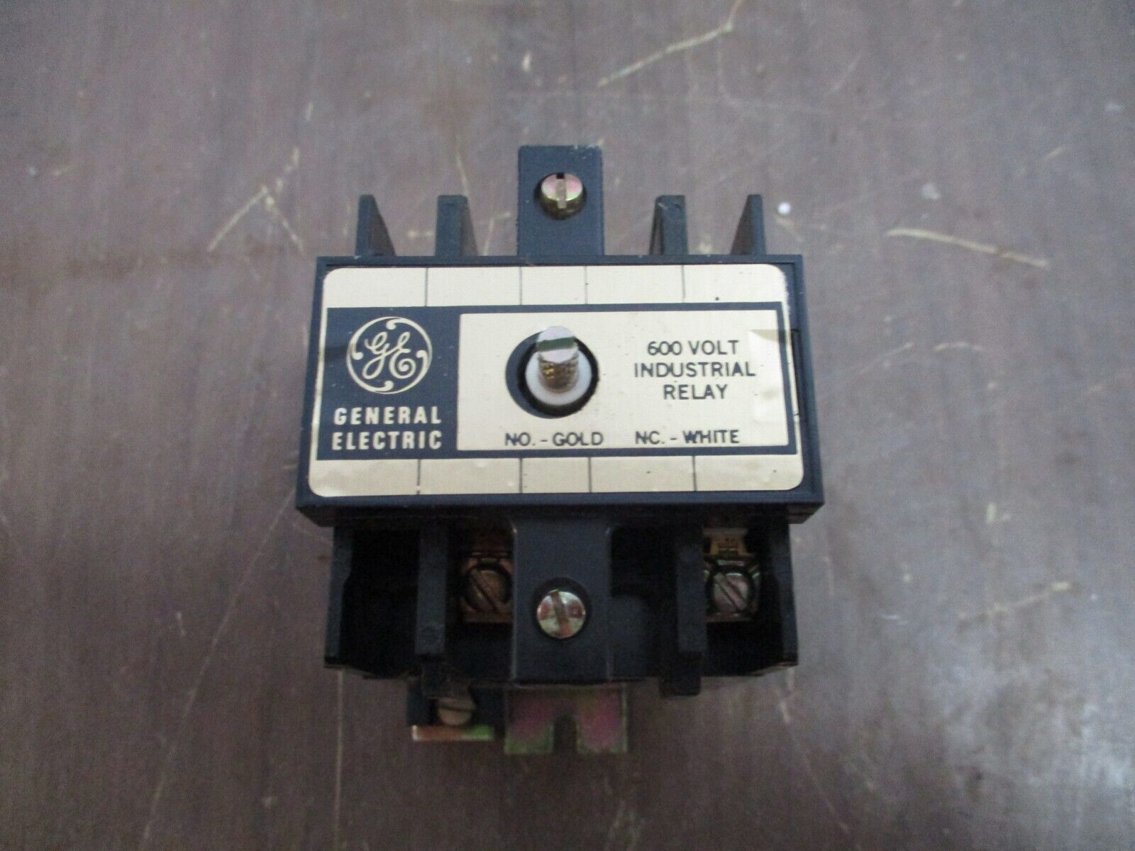 GE Industrial Relay CR120B01122 120V Coil 10A 600V New Surplus