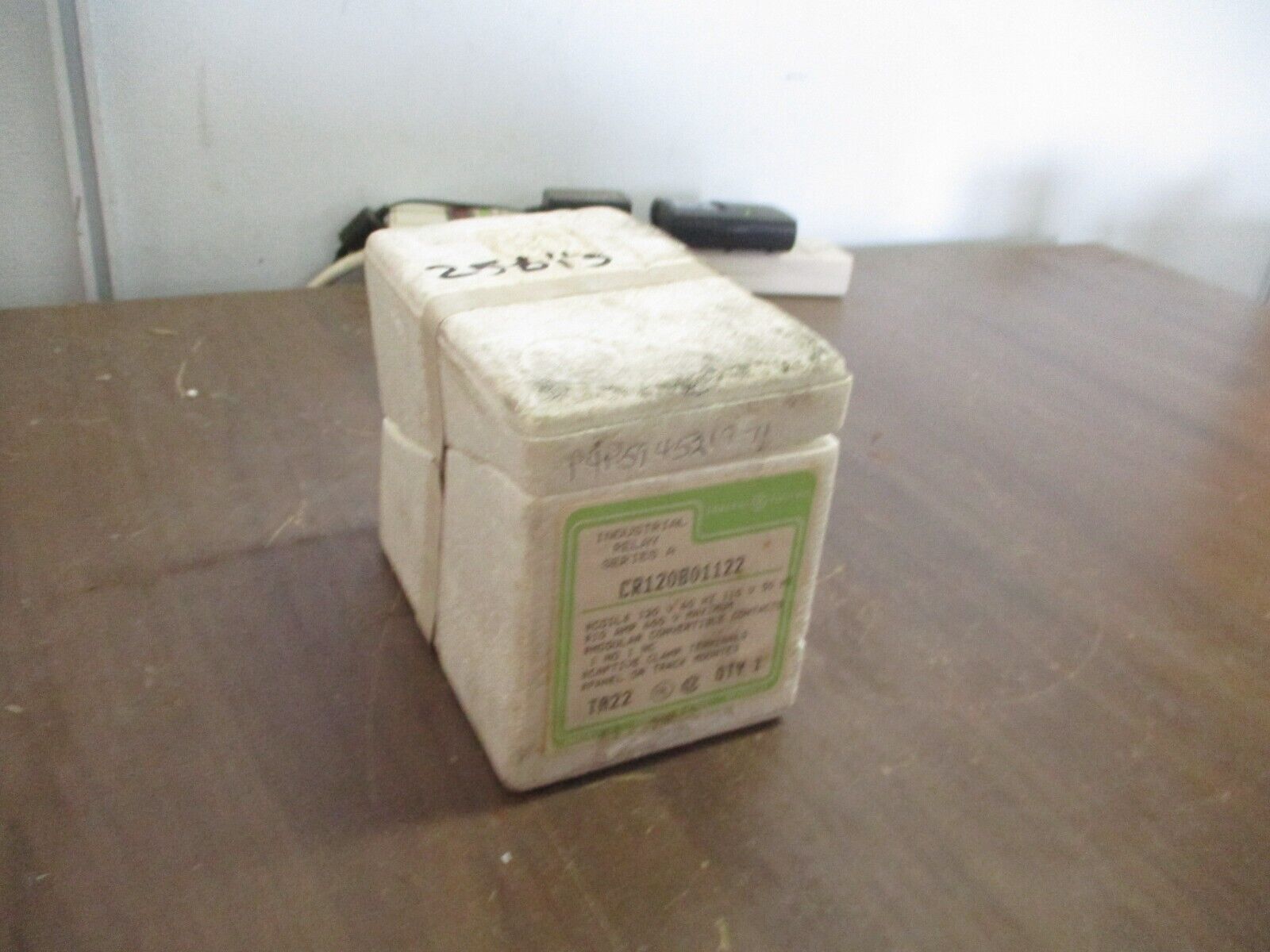 GE Industrial Relay CR120B01122 120V Coil 10A 600V New Surplus