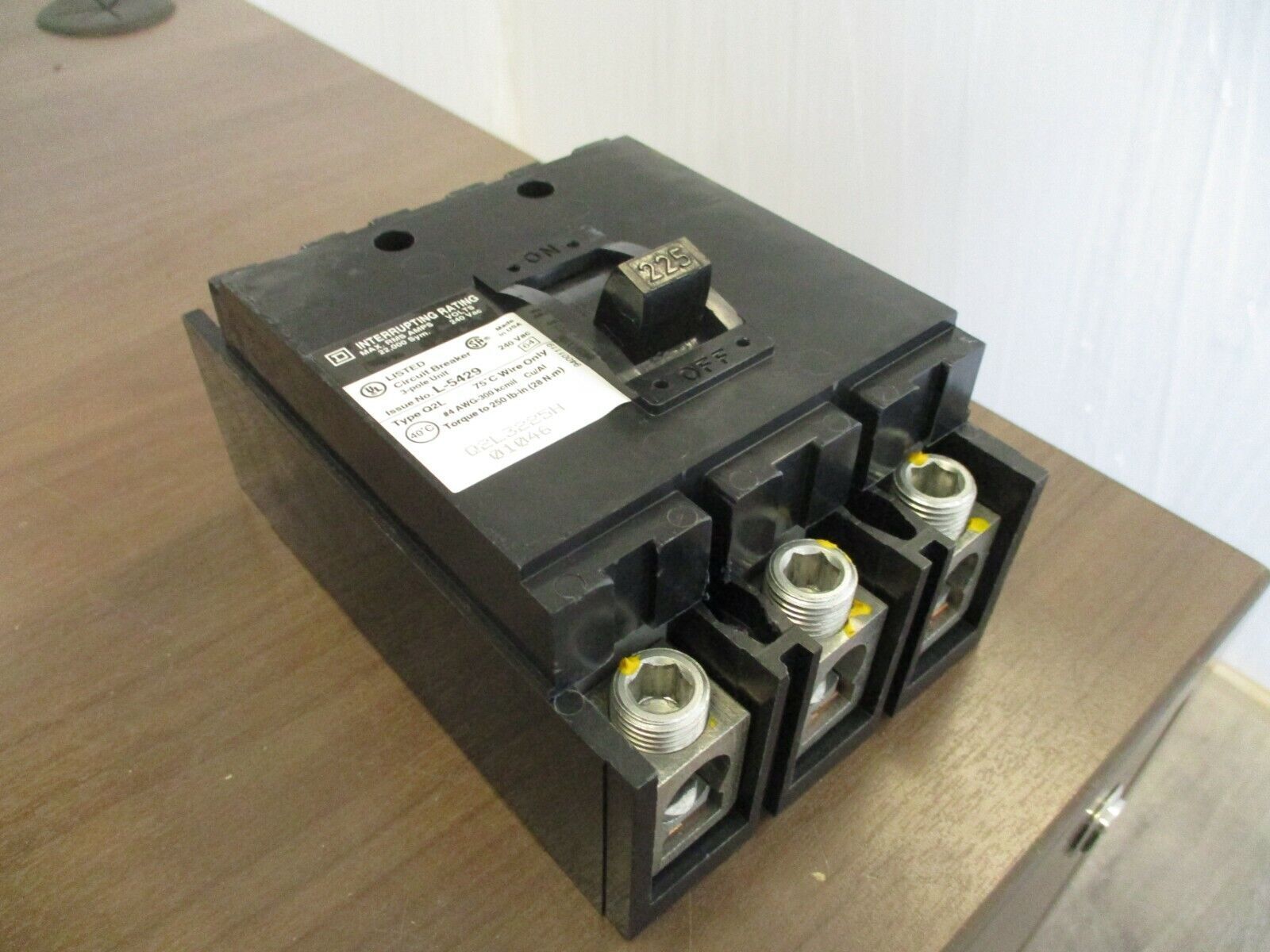 Square D Circuit Breaker Q2L3225H 225A 240V 3P Used