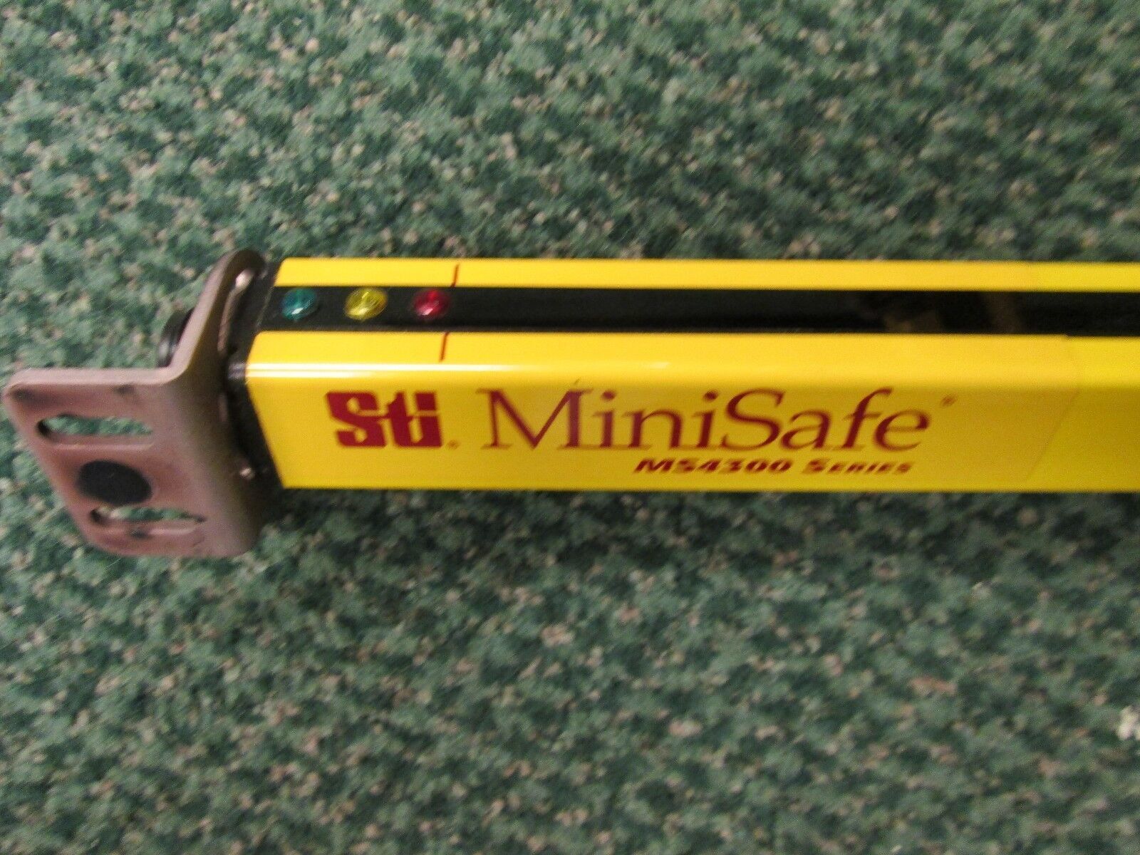 STI Light curtain with controller 70027-1000 with 2 MiniSafe MS4300 42672-0240
