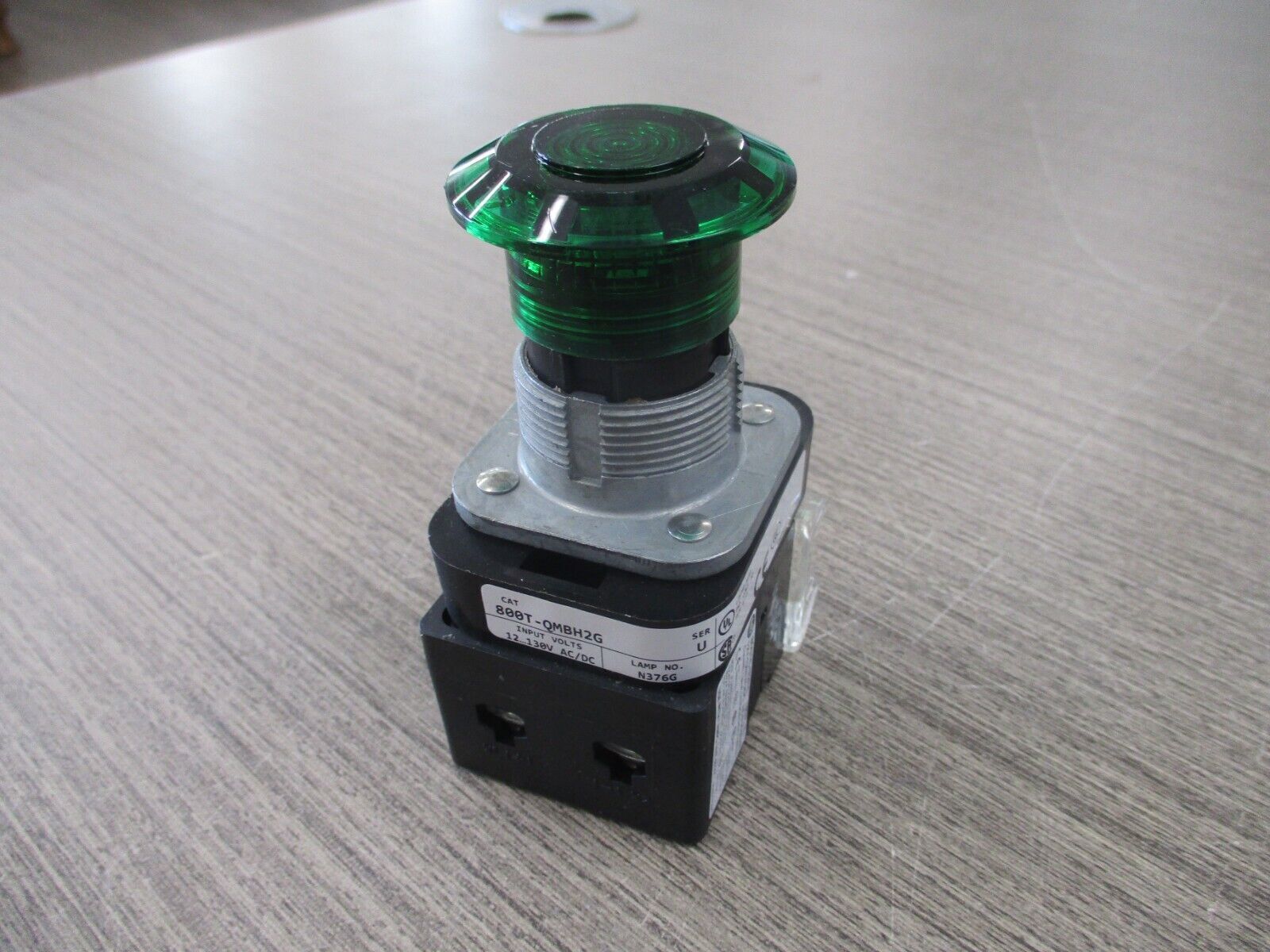 Allen-Bradley Illuminated Push Button 800T- QMBH2G Ser. U 12-130V New Surplus
