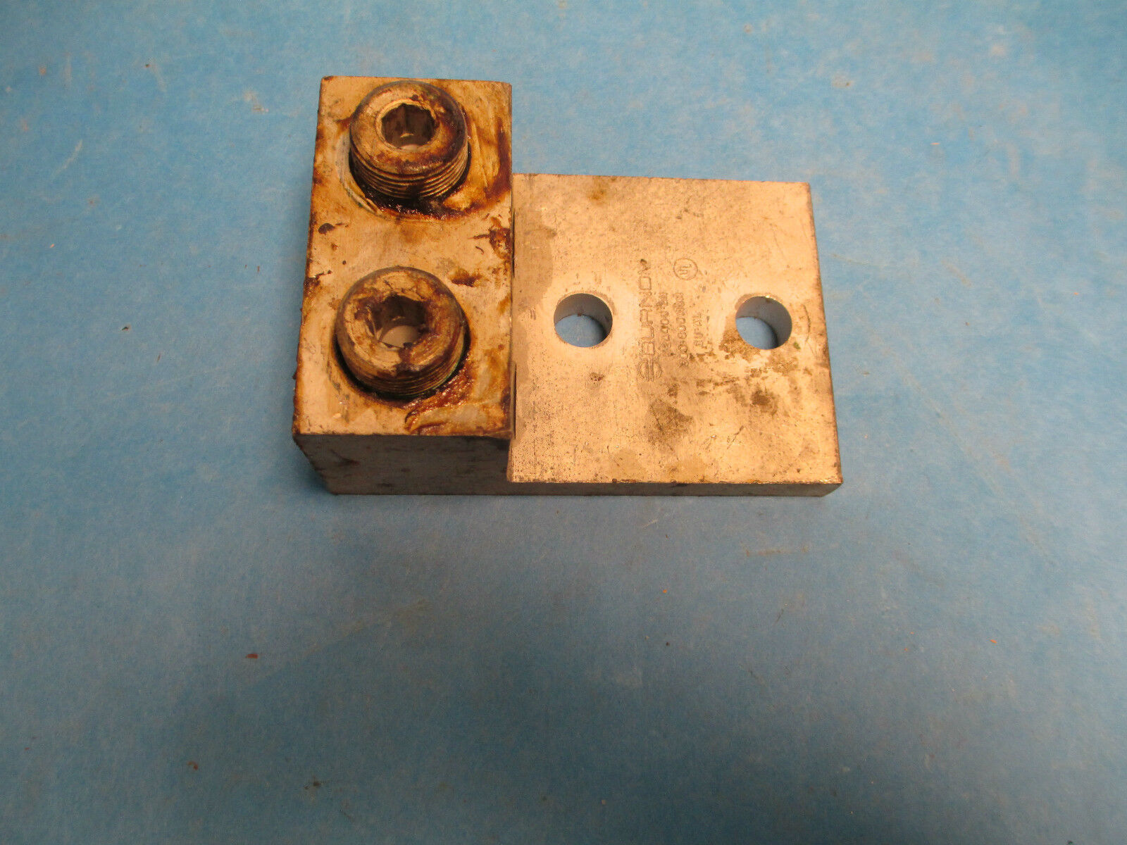 Burndy Screw Lug K2A40U-2N 300-800MCM Used