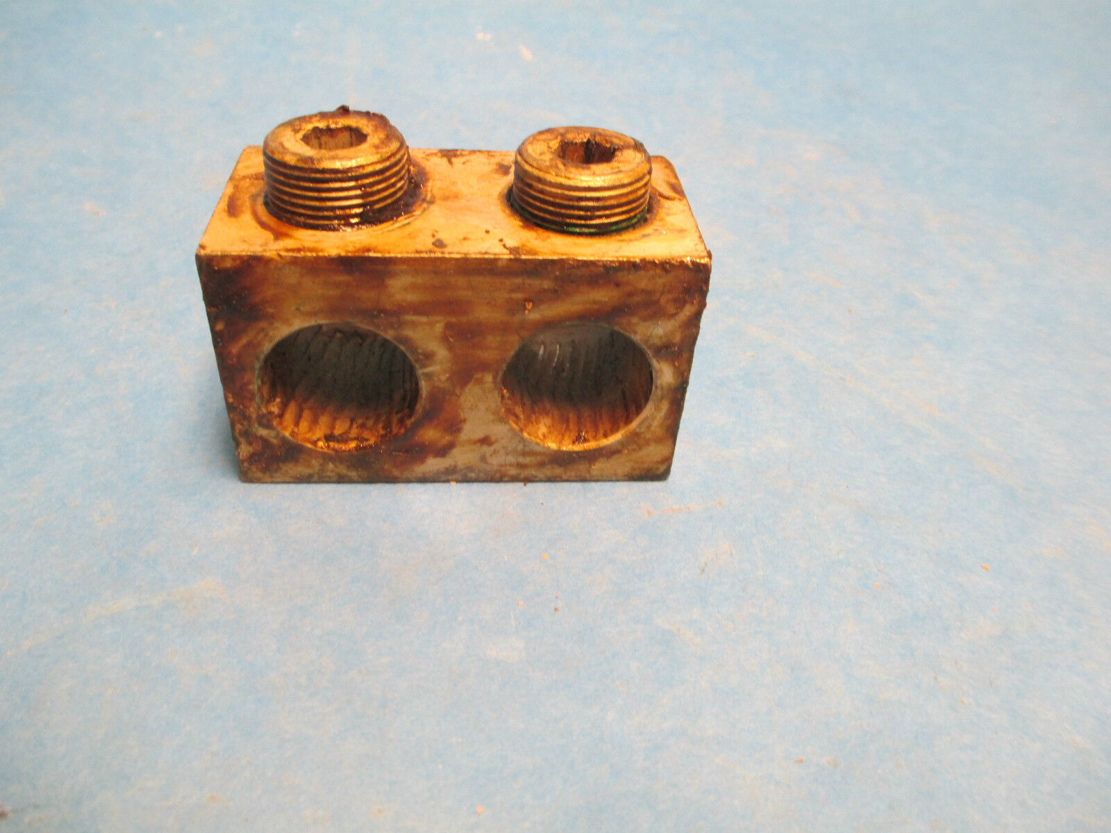 Burndy Screw Lug K2A40U-2N 300-800MCM Used