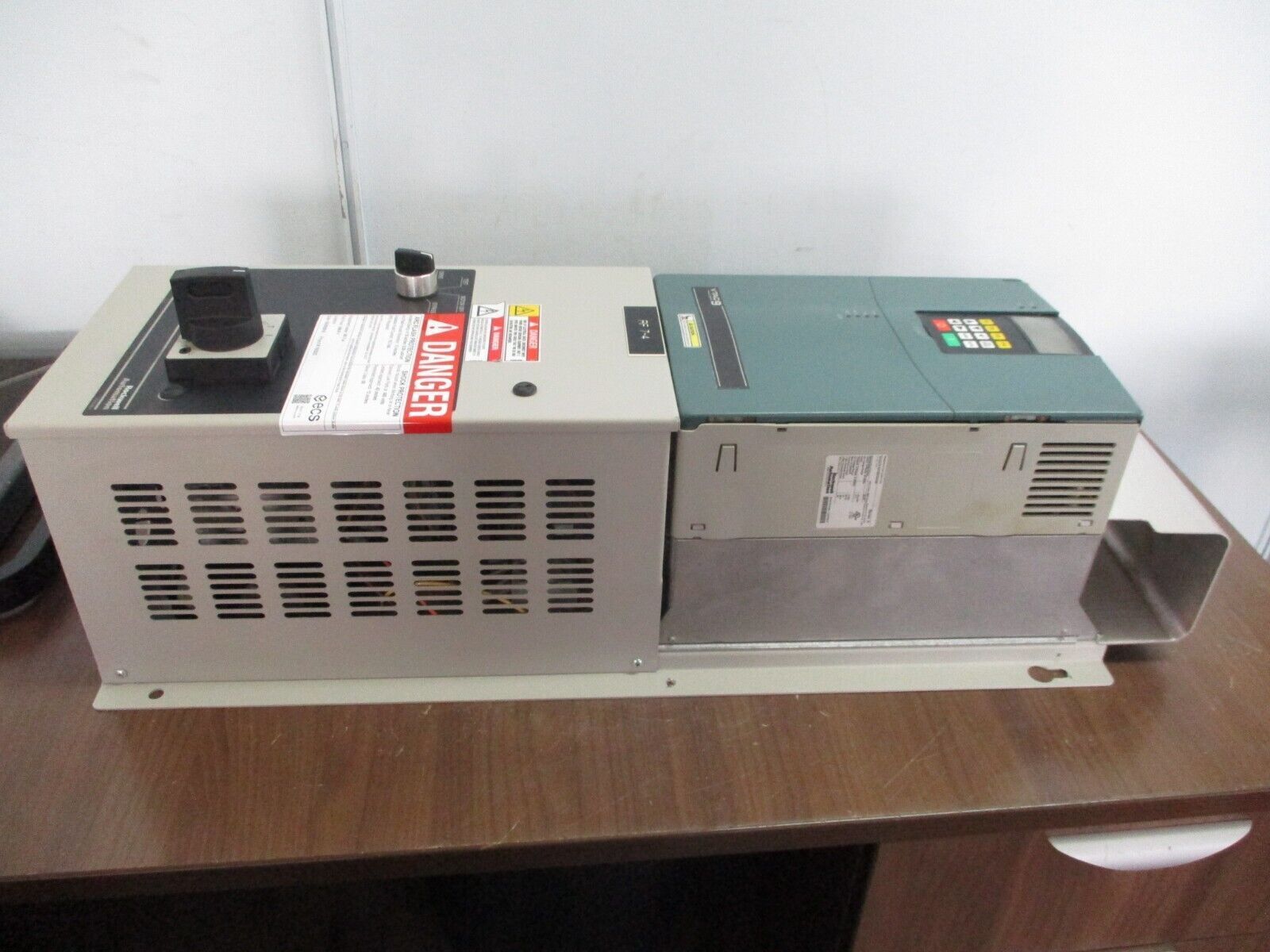 Rockwell Automation VTAC 9 AC Drive w/ Bypass 9VT-2541H0-D00 25HP 3Ph w/ Keypad