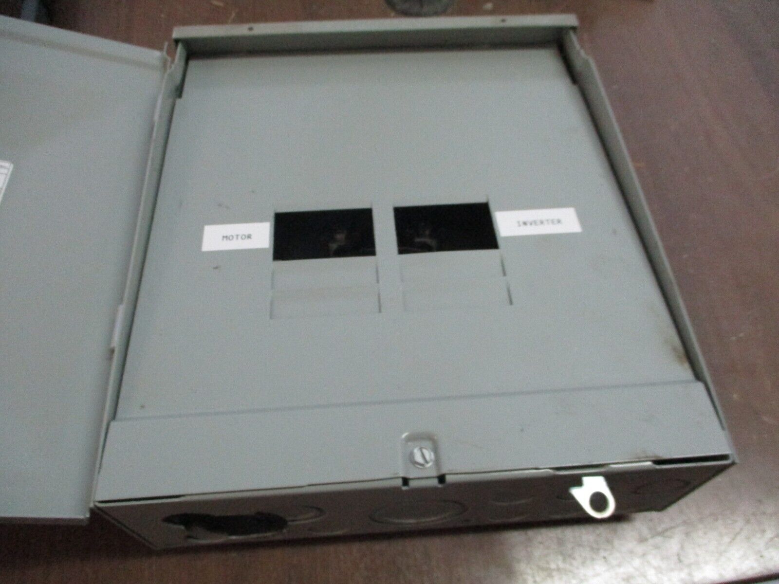 Eaton 3R Load Center CH8L125RP Ser. B 125A 120/240V 1Ph 8-Slot Used