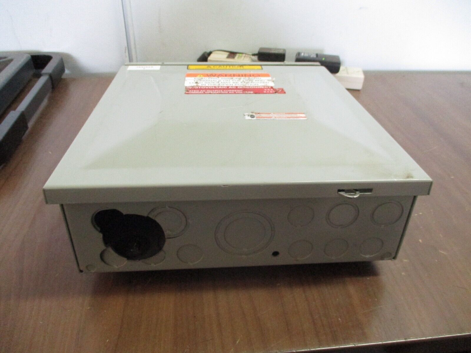 Eaton 3R Load Center CH8L125RP Ser. B 125A 120/240V 1Ph 8-Slot Used