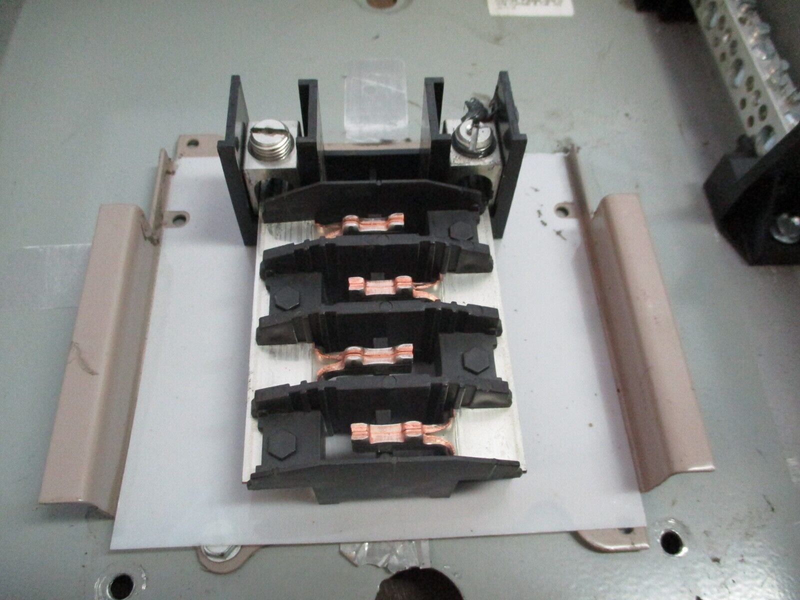 Eaton 3R Load Center CH8L125RP Ser. B 125A 120/240V 1Ph 8-Slot Used