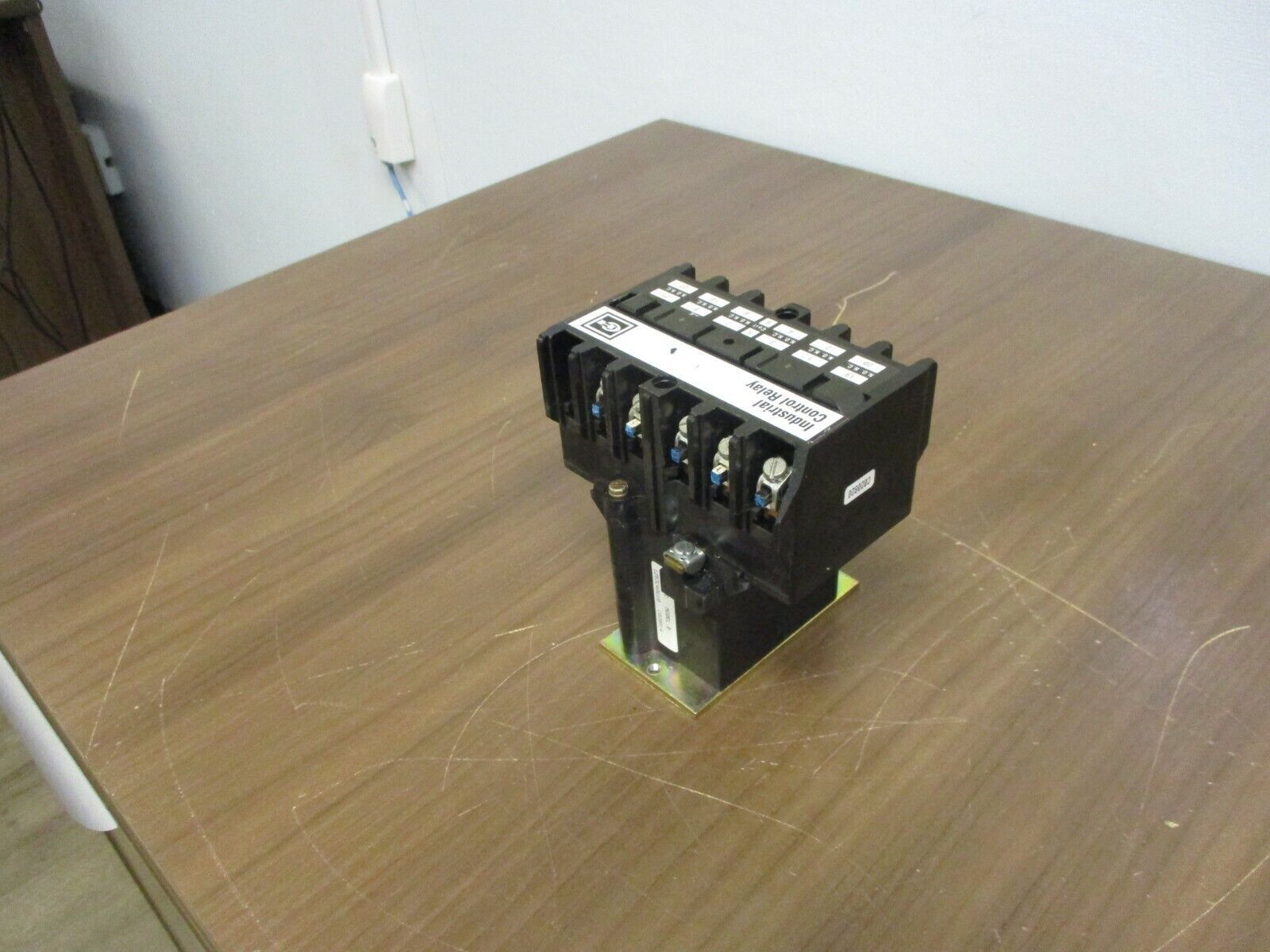 Cutler-Hammer Type AR Control Relay ARD6U 130VDC Coil 600VDC Used