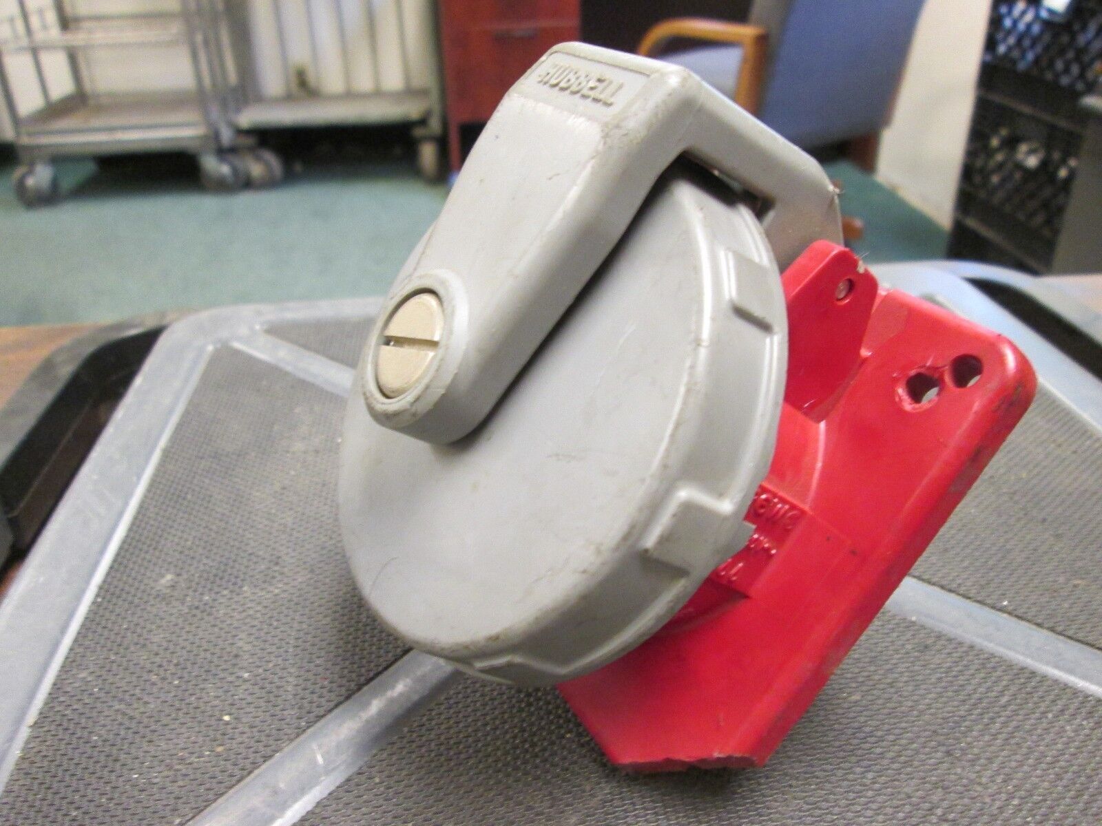 Hubbell Receptacle 516R6W 16A 220/380VAC 3P 5W Watertight Used