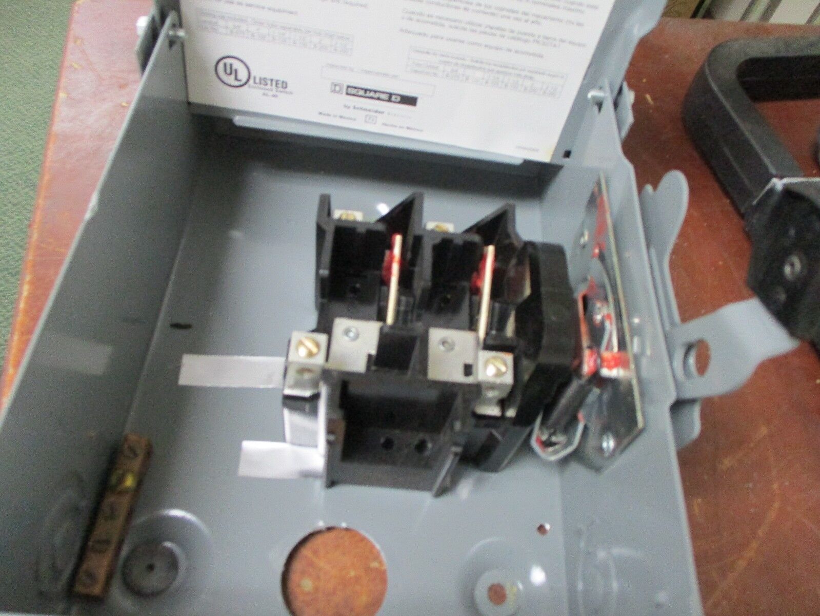 Square D 3R Non-Fusible Safety Switch/ Disconnect DU221RB 30A 240V 1Ph Used