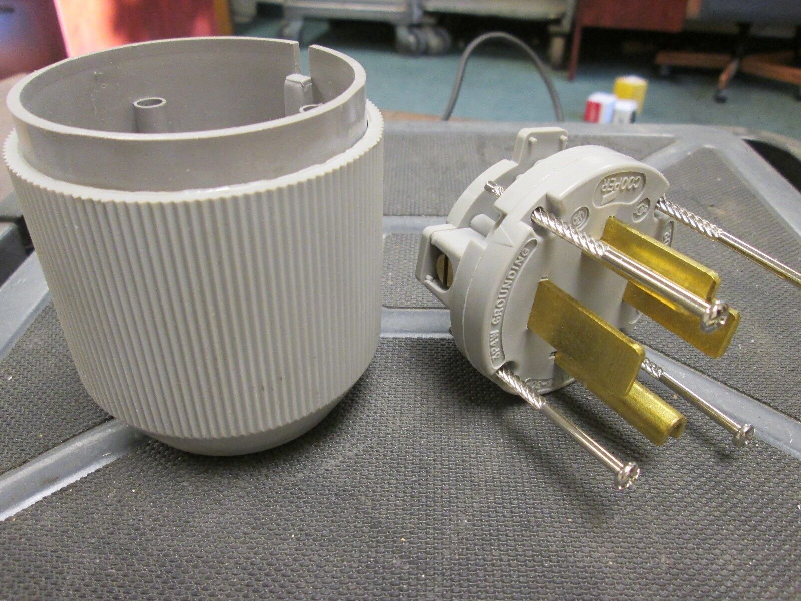 Cooper Auto Grip Plug 5746N 30A 125/250V 3P 4W New Surplus