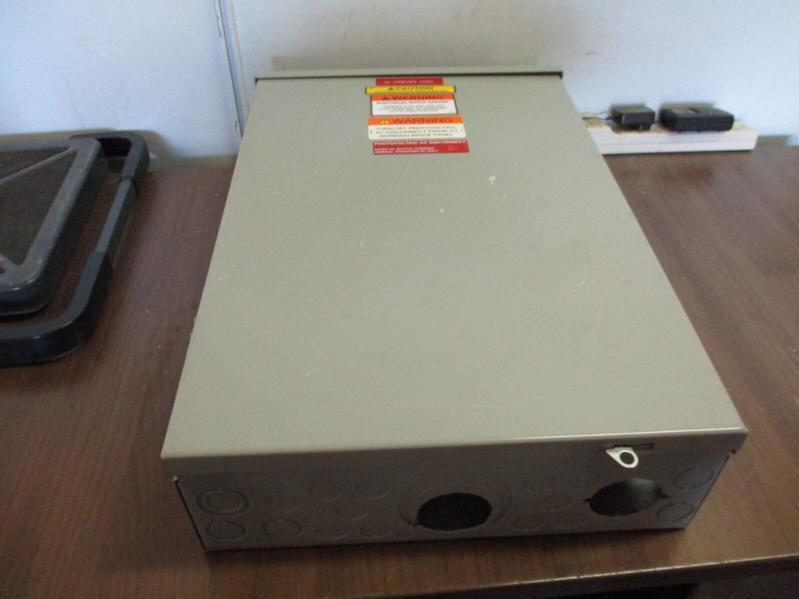 Eaton 3R Load Center 125A 120/240V 24-Slot *Missing 2 Screws* Used