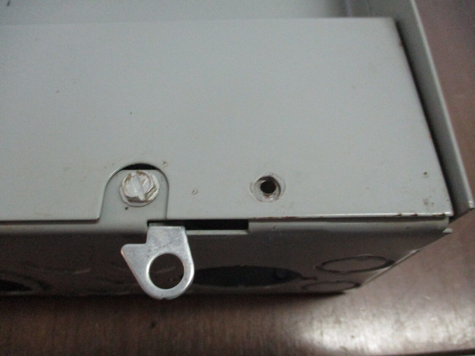 Eaton 3R Load Center 125A 120/240V 24-Slot *Missing 2 Screws* Used