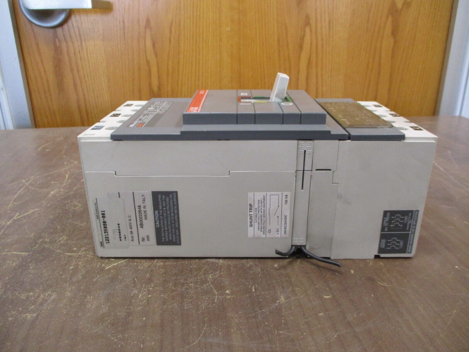 ABB SACE S5 Circuit Breaker S5N 300 300A 600V 2/24V Shunt Trip Used