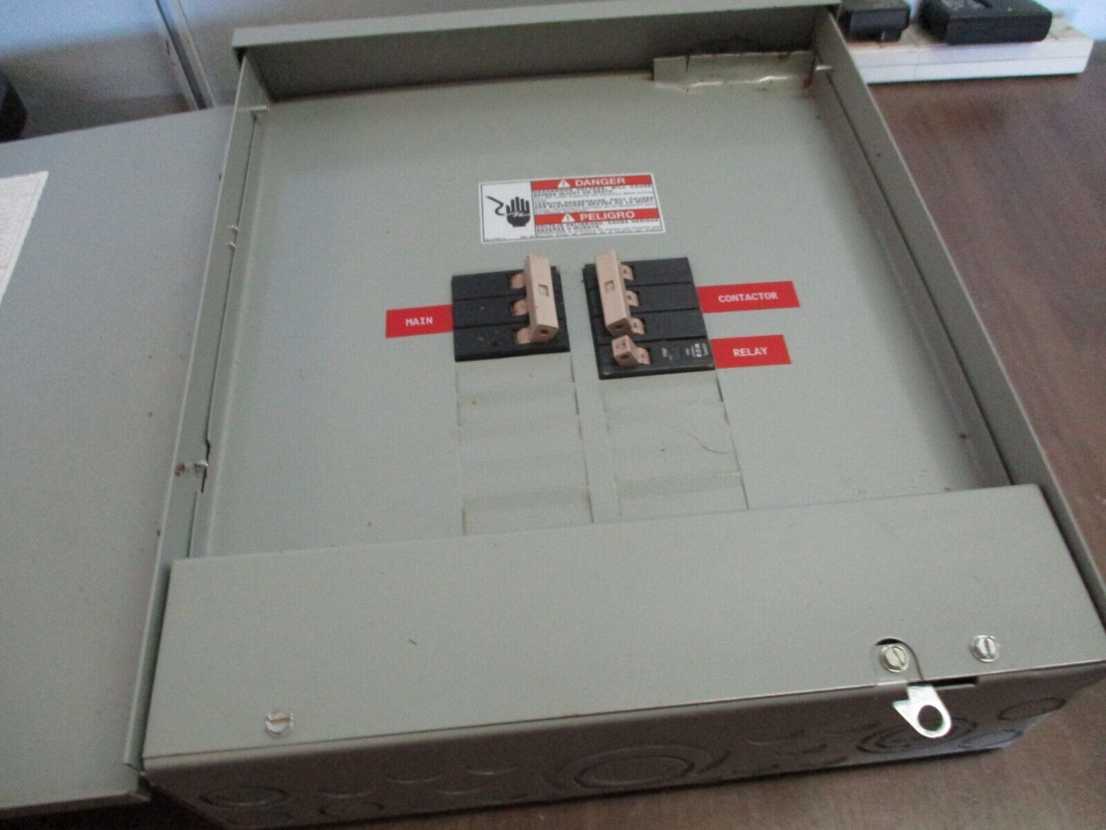 Eaton 3R Load Center 125A 120/240V 16-Slot Used