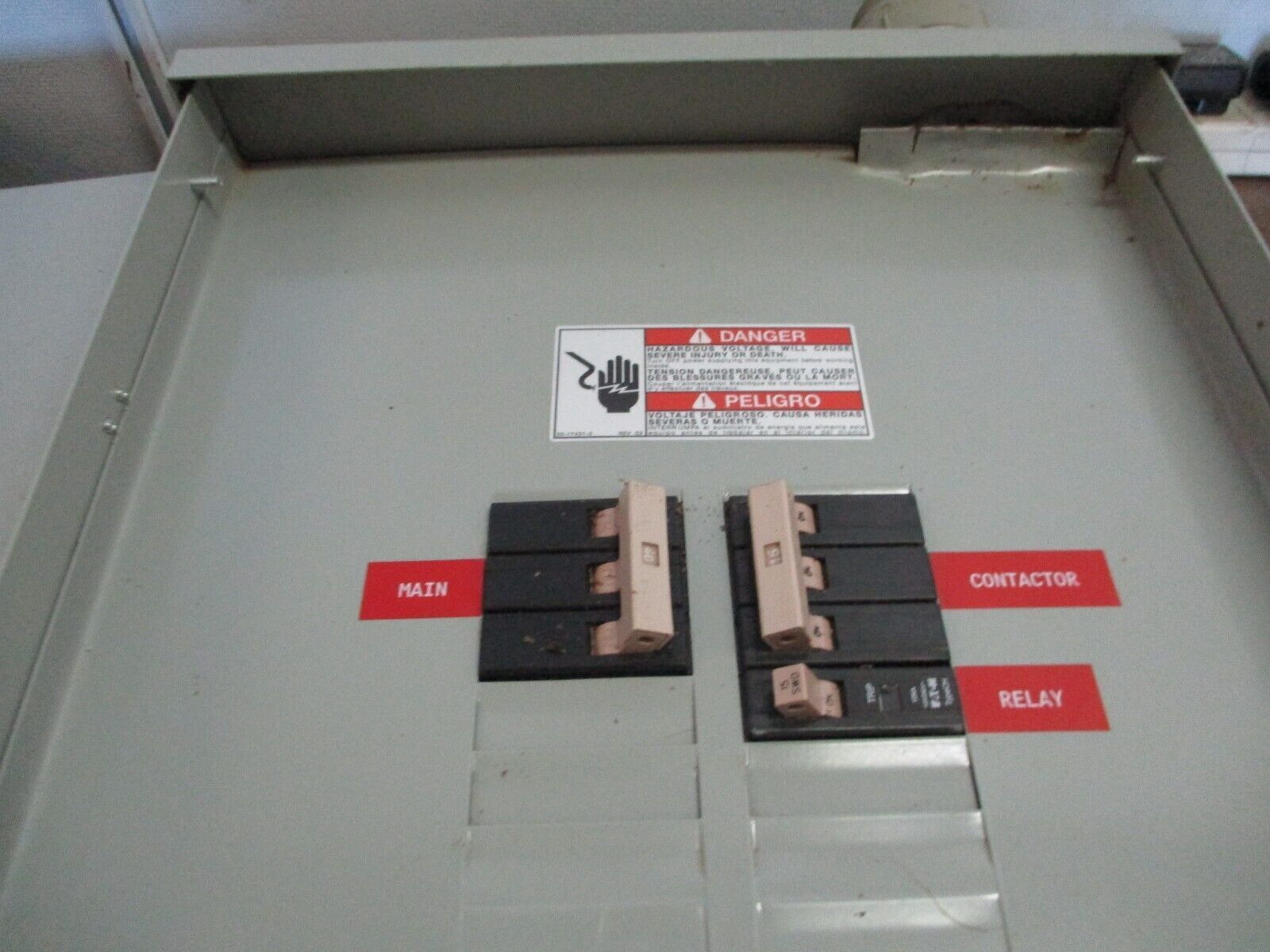 Eaton 3R Load Center 125A 120/240V 16-Slot Used