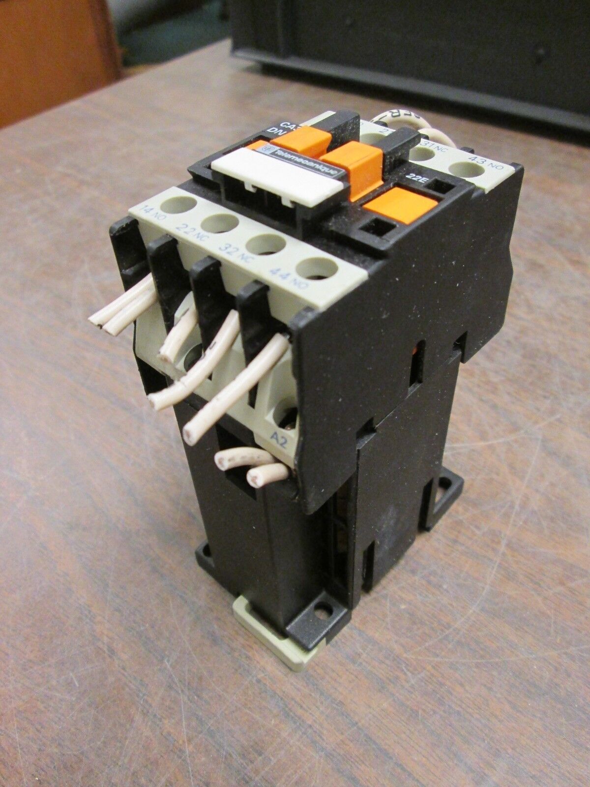 Telemecanique Contactor CA3 DN 22 10A 600V 24V Coil Used