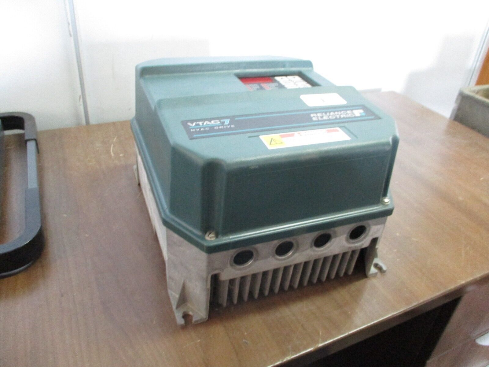Reliance VTAC 7 AC Drive 10H4260 10HP 3Ph Type 12 Enclosure Used