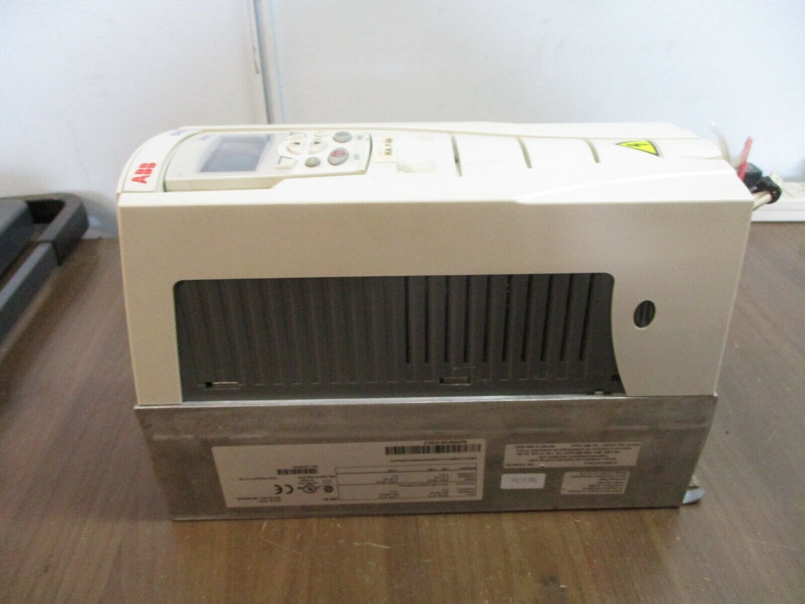 ABB ACH550 AC Drive ACH550-UH-012A-2 3HP/1.5HP w/ Keypad Used