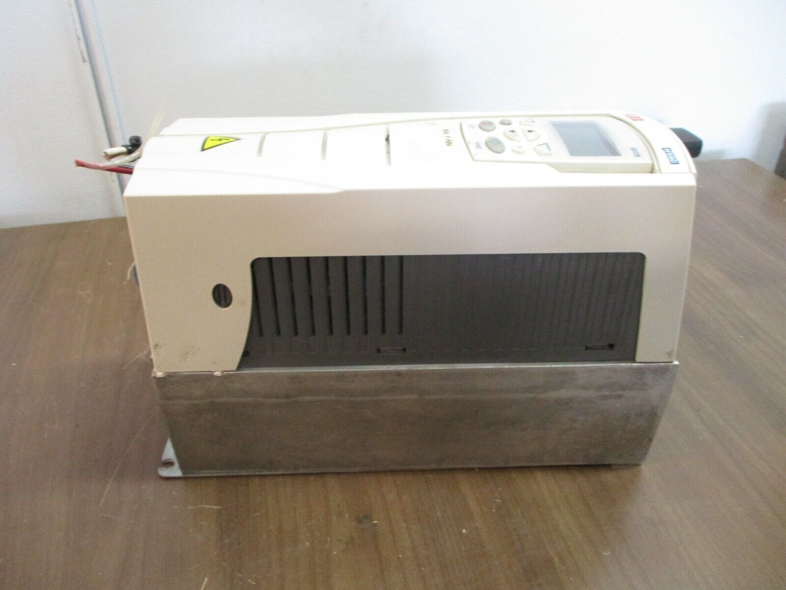 ABB ACH550 AC Drive ACH550-UH-012A-2 3HP/1.5HP w/ Keypad Used
