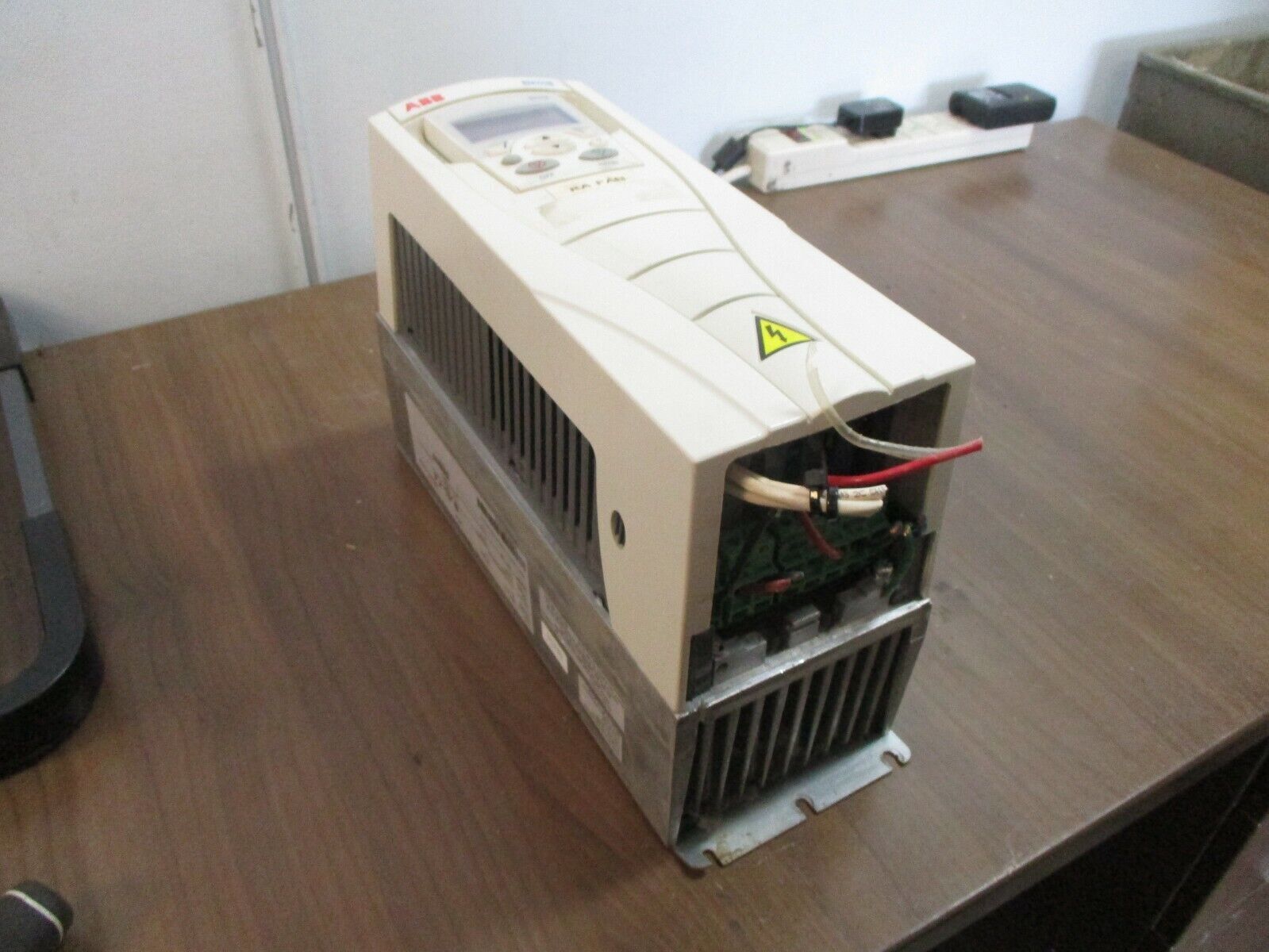 ABB ACH550 AC Drive ACH550-UH-012A-2 3HP/1.5HP w/ Keypad Used