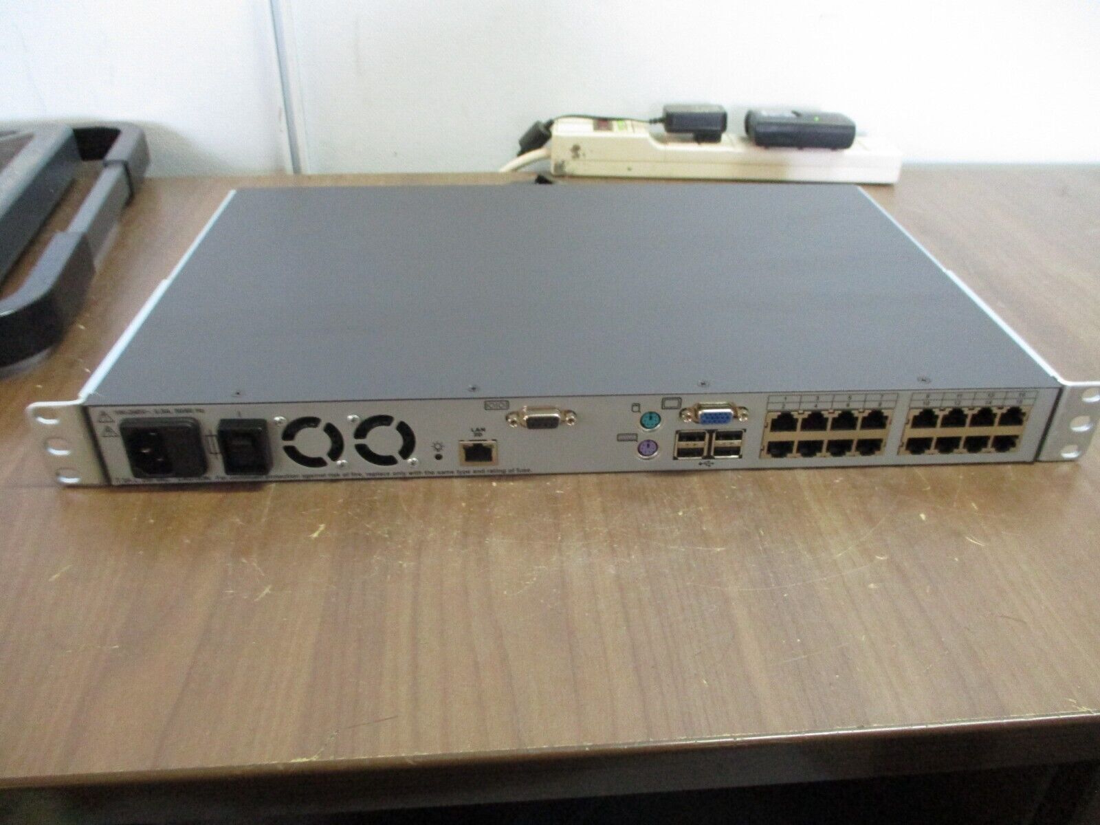 HP KVM Over IP Switch 408965-001 16-Port Used