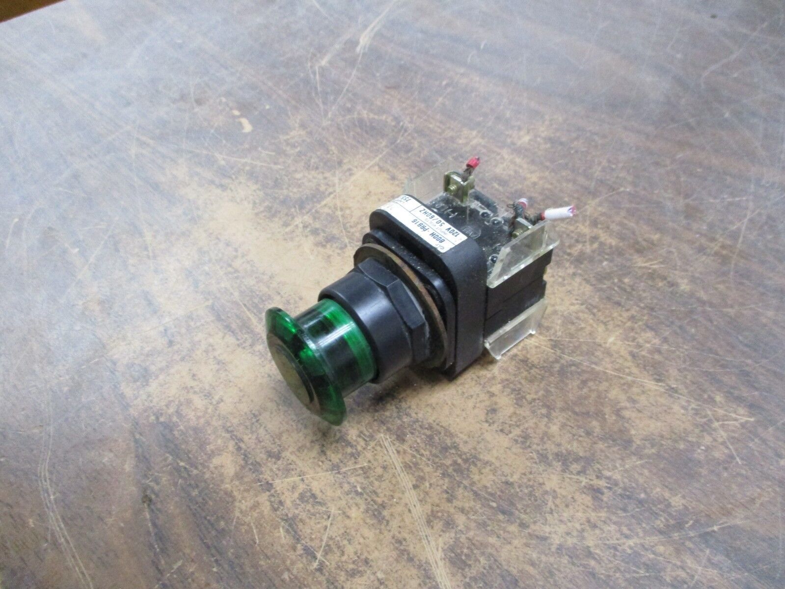 Allen-Bradley Illuminated Push Button 800H-PRB16 Ser. F 120V 50/60Hz Used