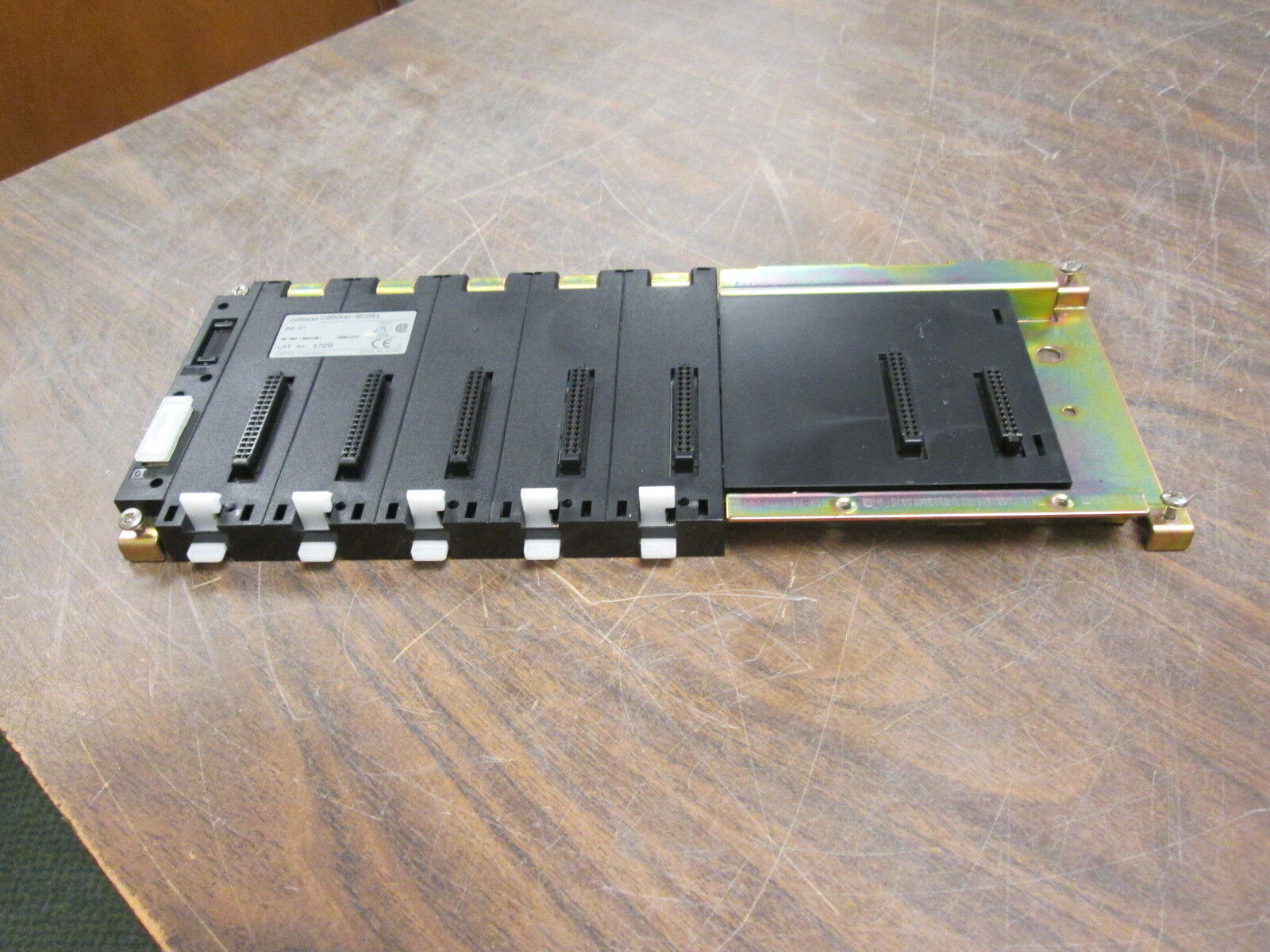 Omron 5-Slot CPU Base Unit C200HW-BC051 Used