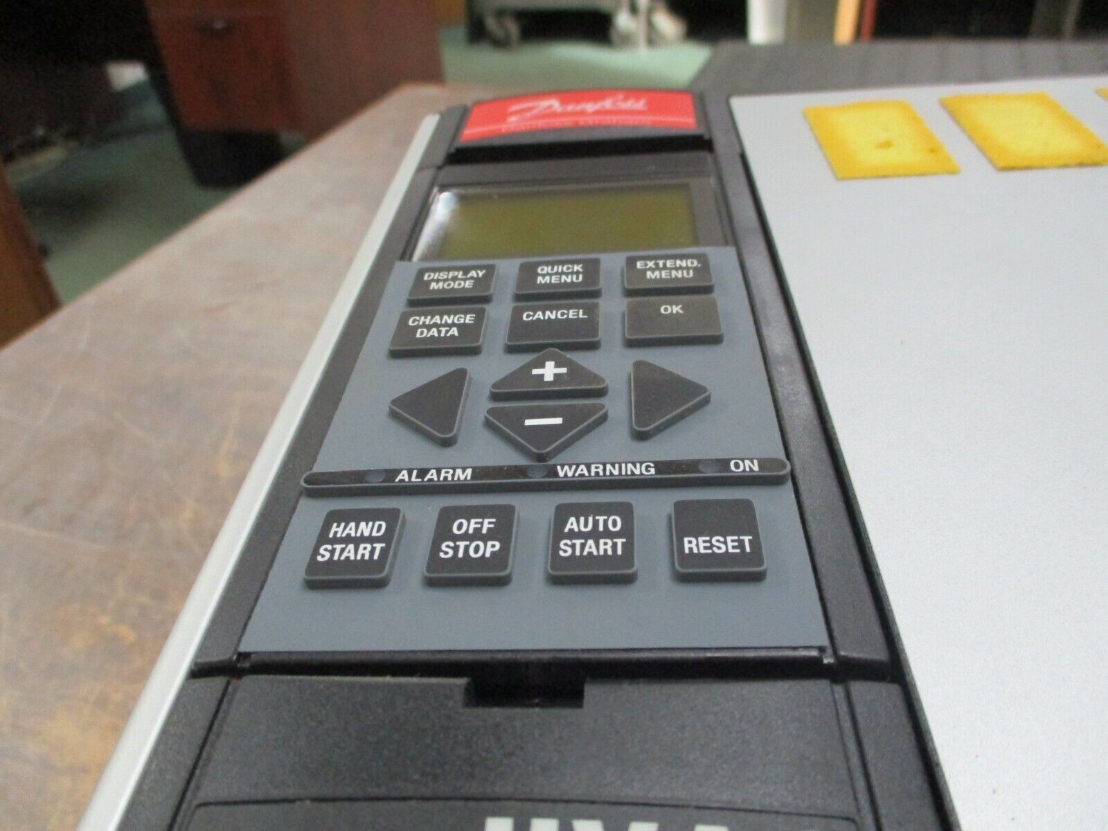 Danfoss VLT 6000 AC Drive 175Z7285 7.5HP 3Ph w/ Keypad Used