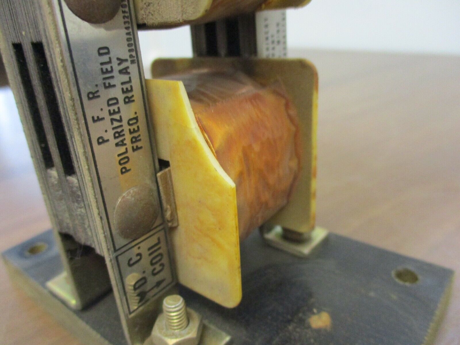 Electric Machinery MFG Co. Polarized Field Freq. Relay 352C596 G01 Used