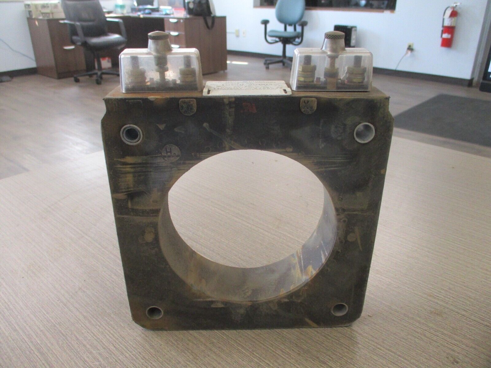 GE, Type JAD-0 Current Transformer 750X20G27 1000/2000:5A 10KV BIL 50-60Hz Used